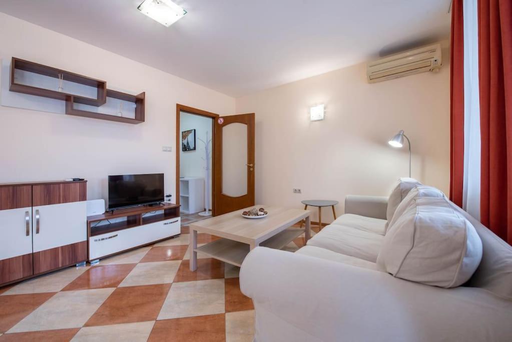 Belleville Apartment
