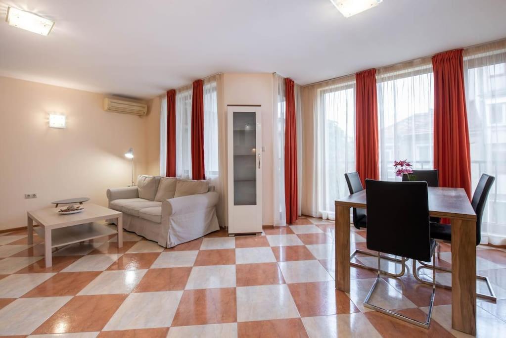 Belleville Apartment