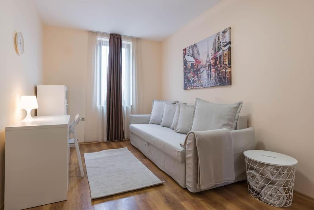 Belleville Apartment