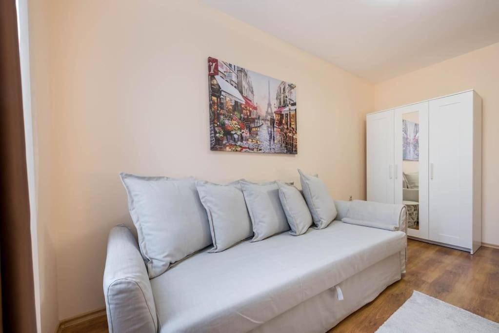 Belleville Apartment