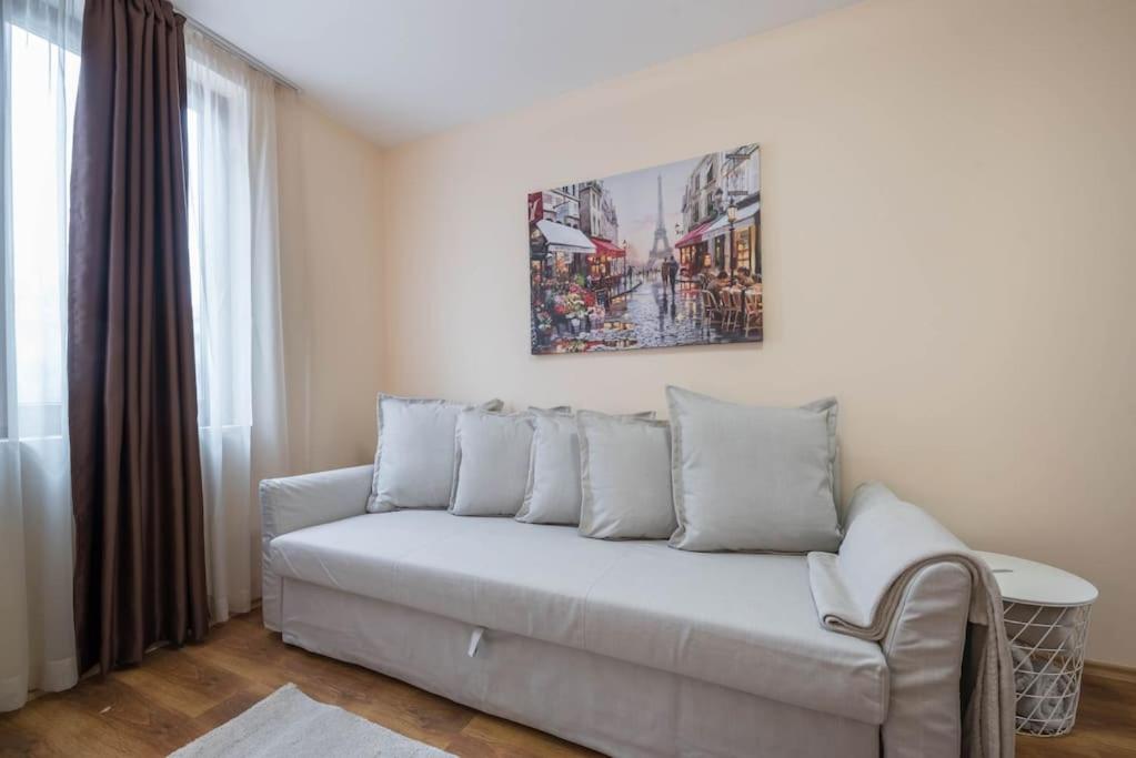 Belleville Apartment