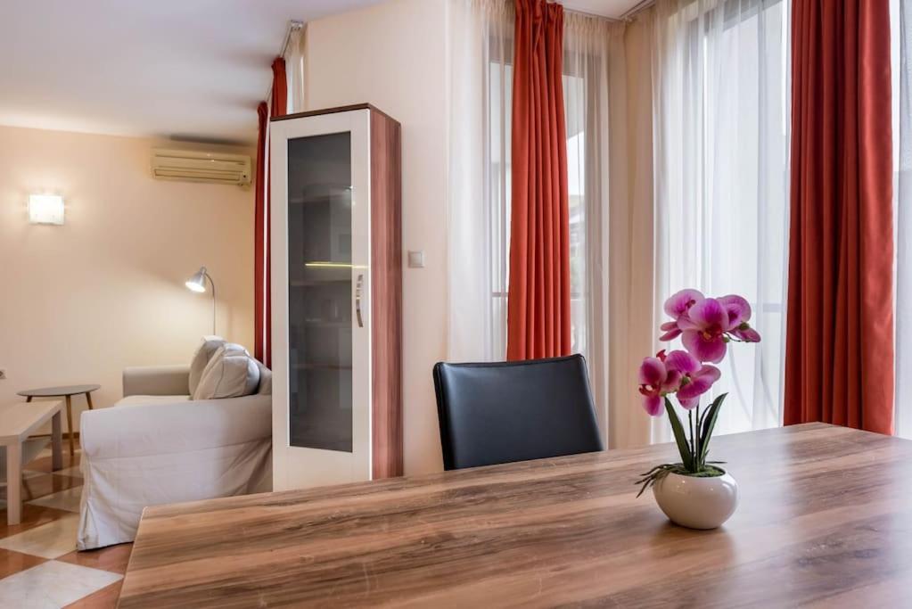 Belleville Apartment