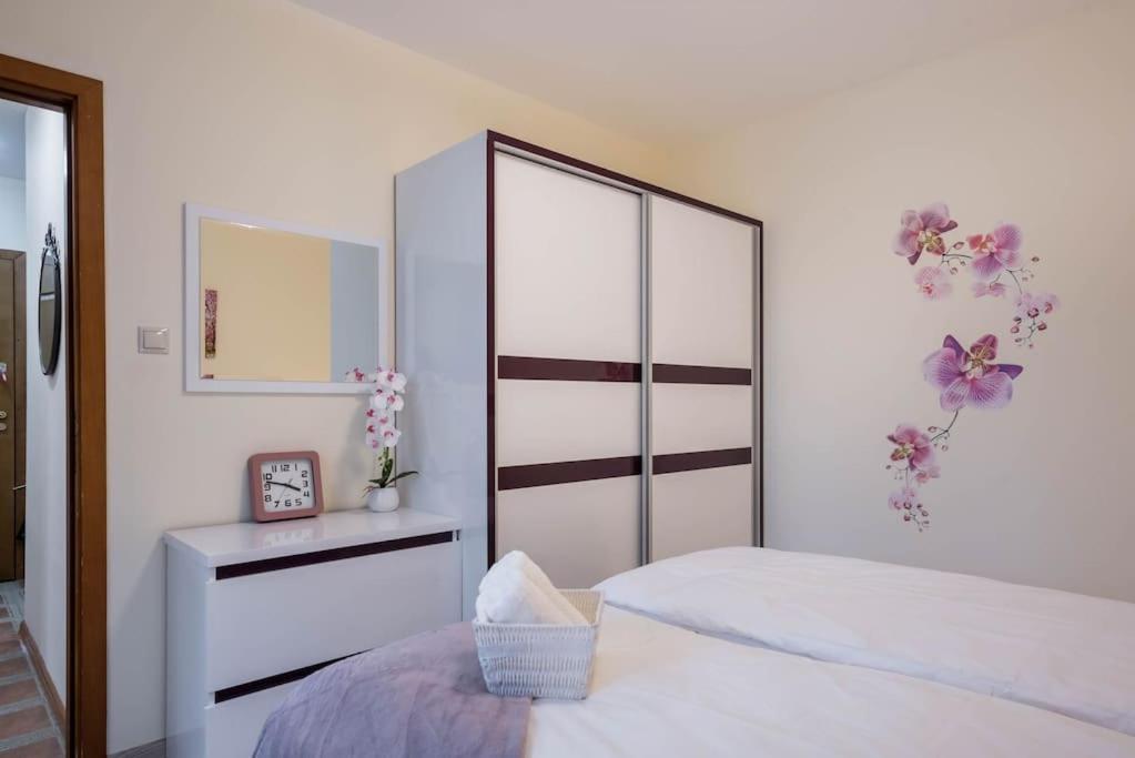 Belleville Apartment