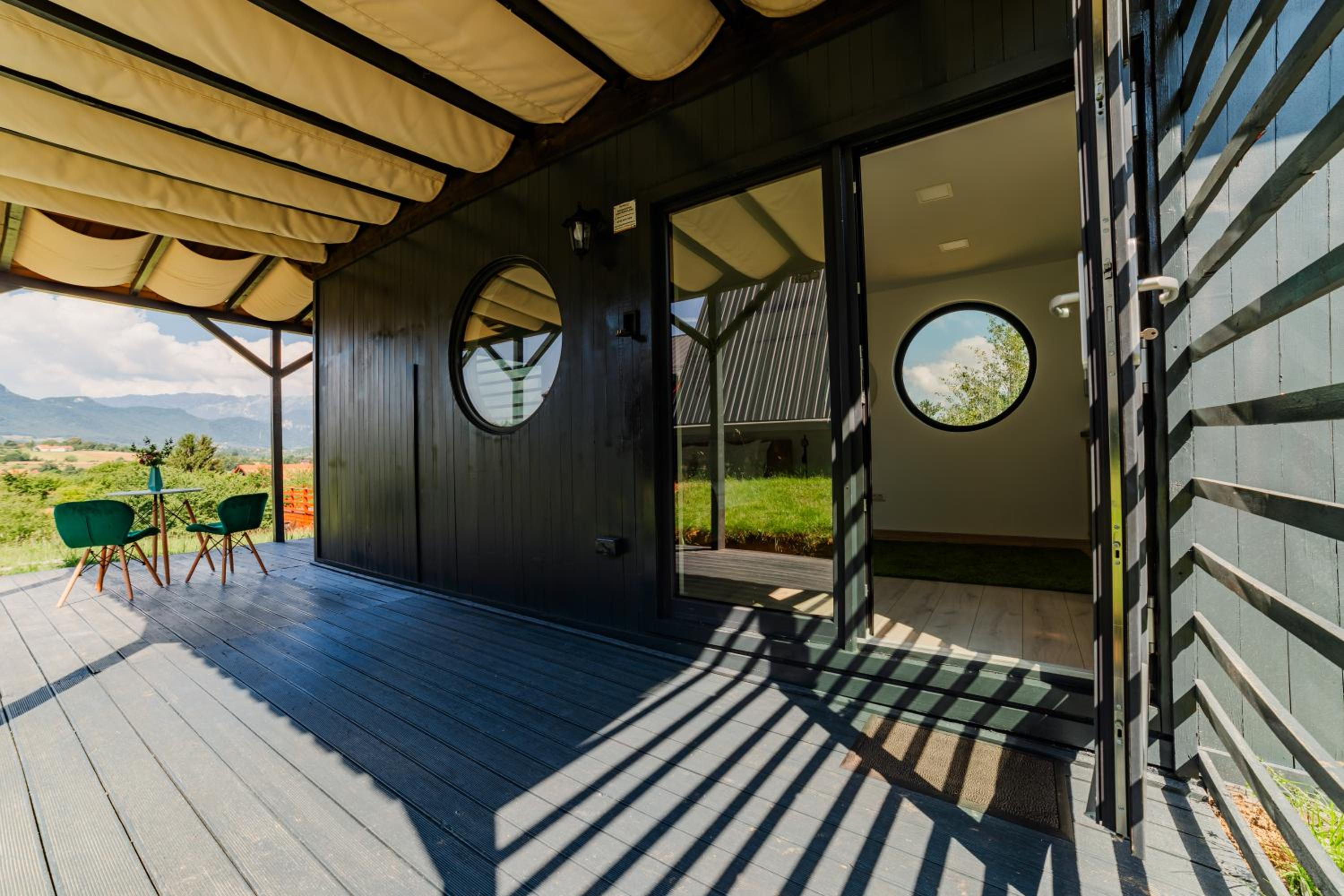 10 Min to Bran Castle Luxury Cabins