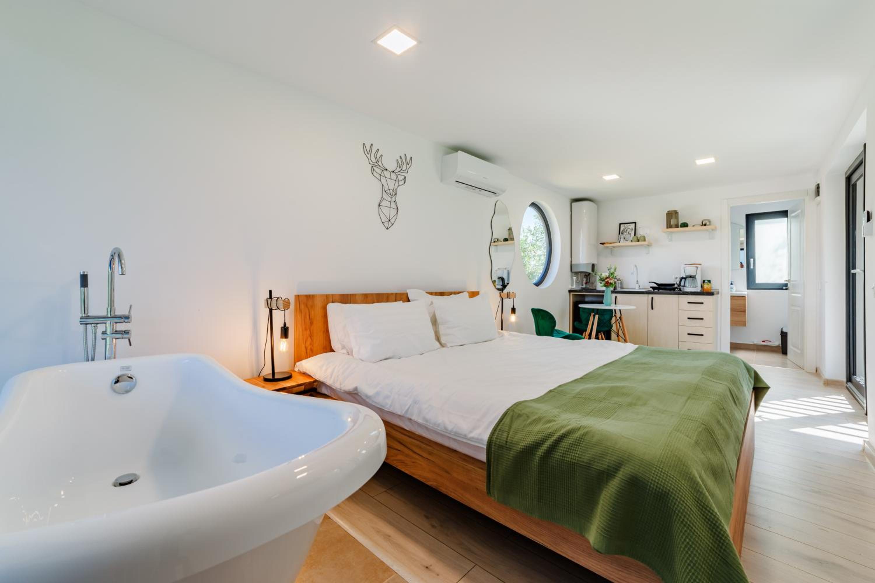 10 Min to Bran Castle Luxury Cabins