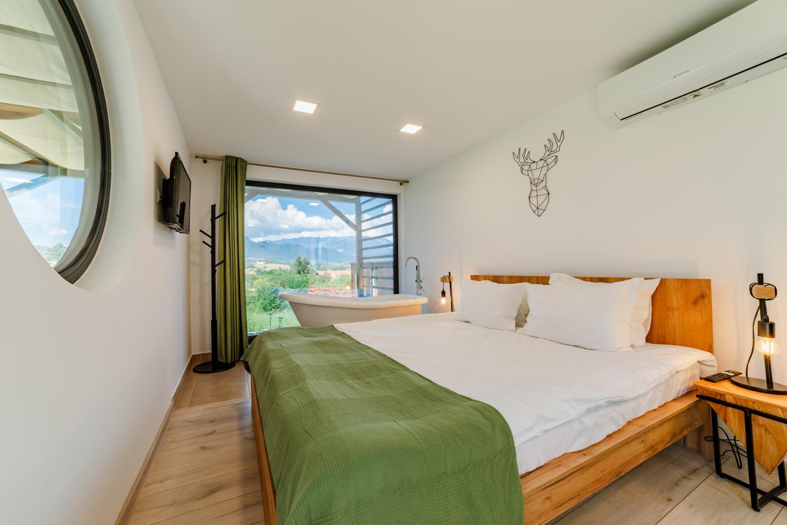10 Min to Bran Castle Luxury Cabins