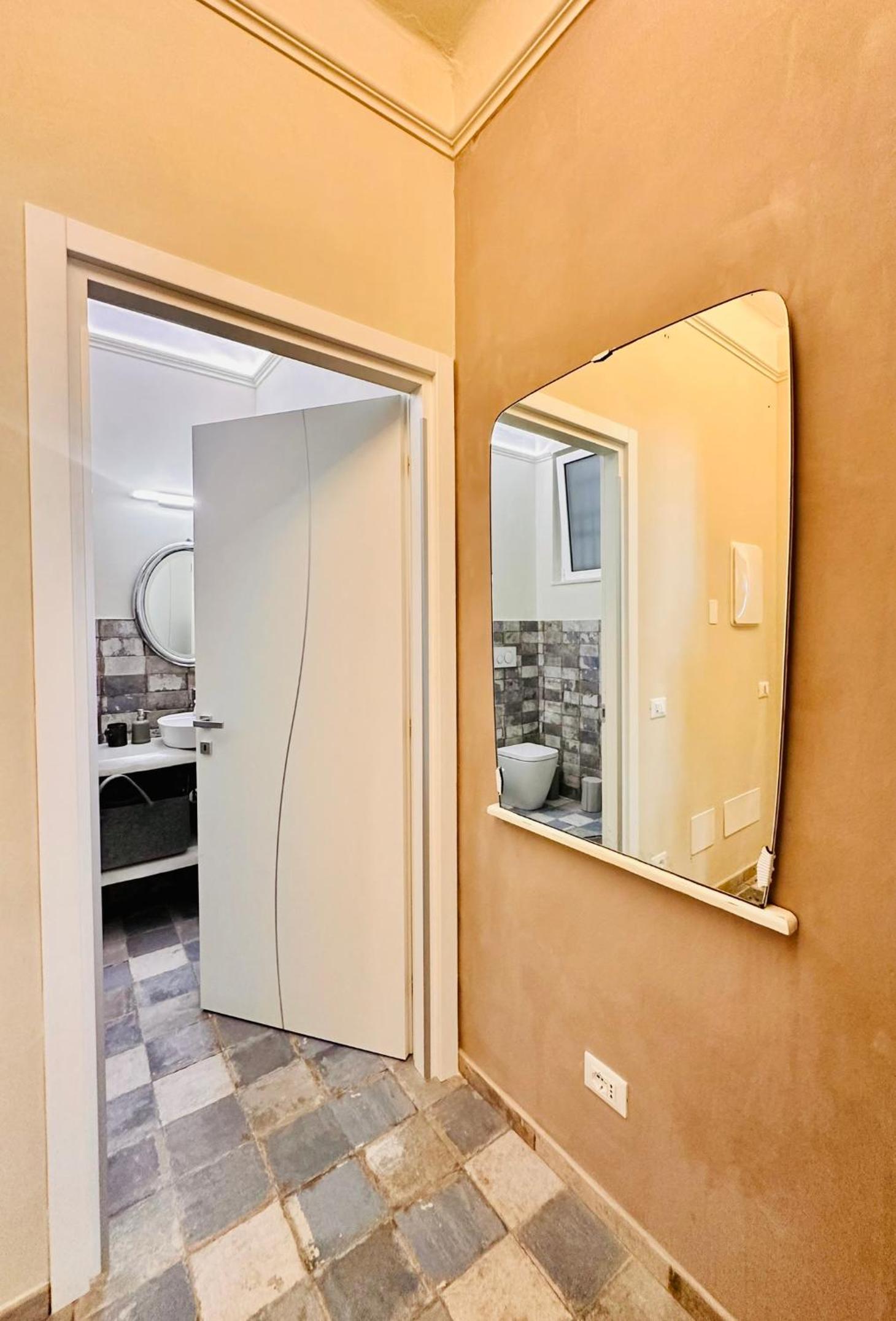 Hostdomus-Acquamarina Suite - Seafront apartment - BIKE ROOM view 4