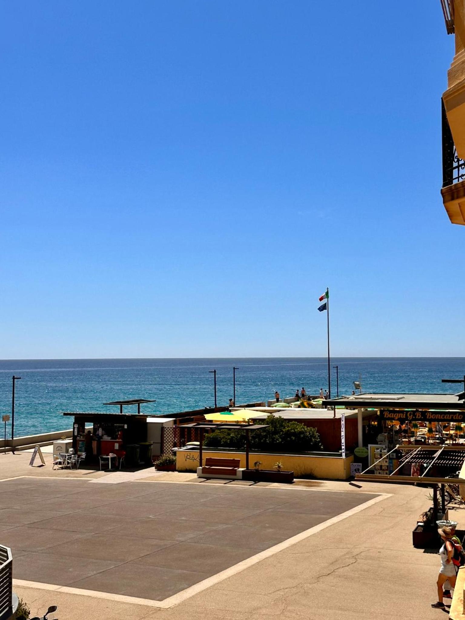 Hostdomus-Acquamarina Suite - Seafront apartment - BIKE ROOM view 5
