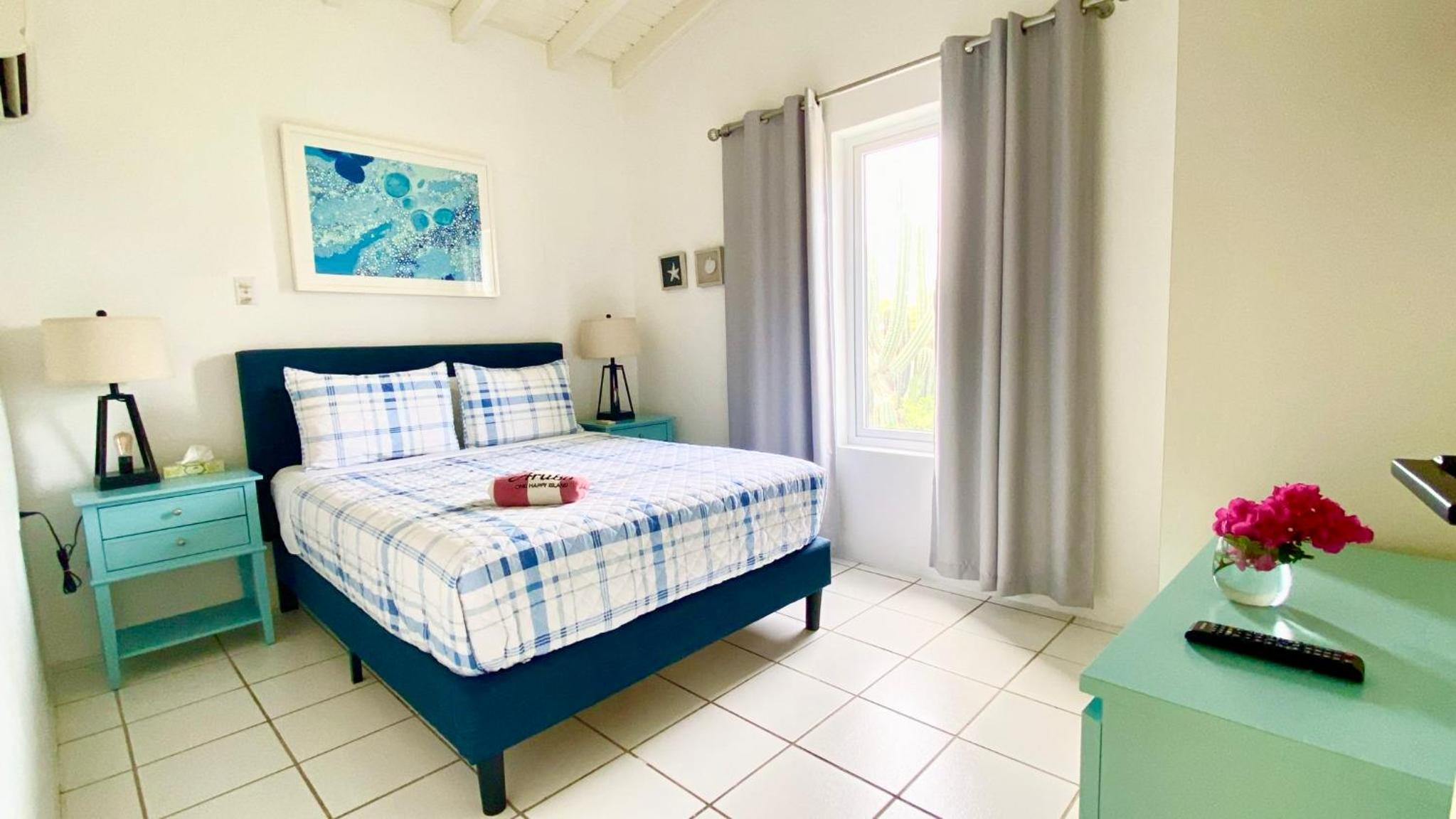 Fantastic Private Tropical Villa in Palm Beach with Breakfast