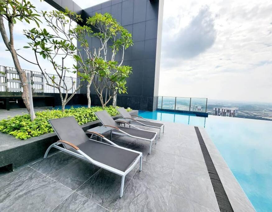 Luxury DoubleTree Hill10 Residence at i-City , free parking H2901 photo 8
