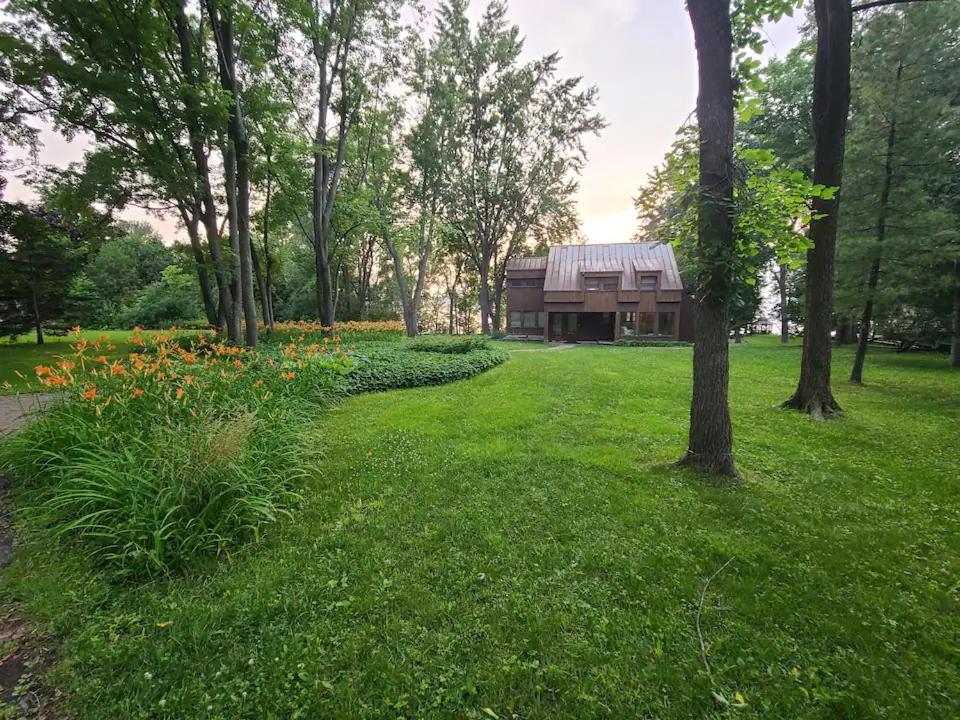 Lakefront Chalet in Montreal