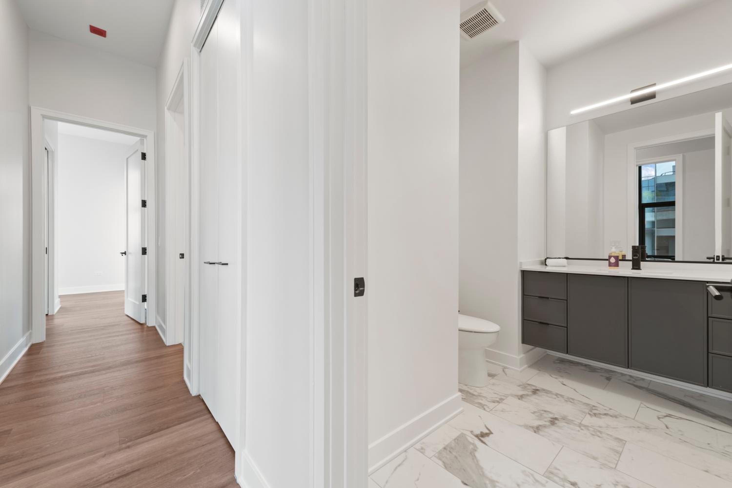 Avra Stylish Apartments Prime West Loop Location Near Union Park