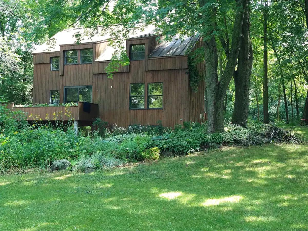 Lakefront Chalet in Montreal