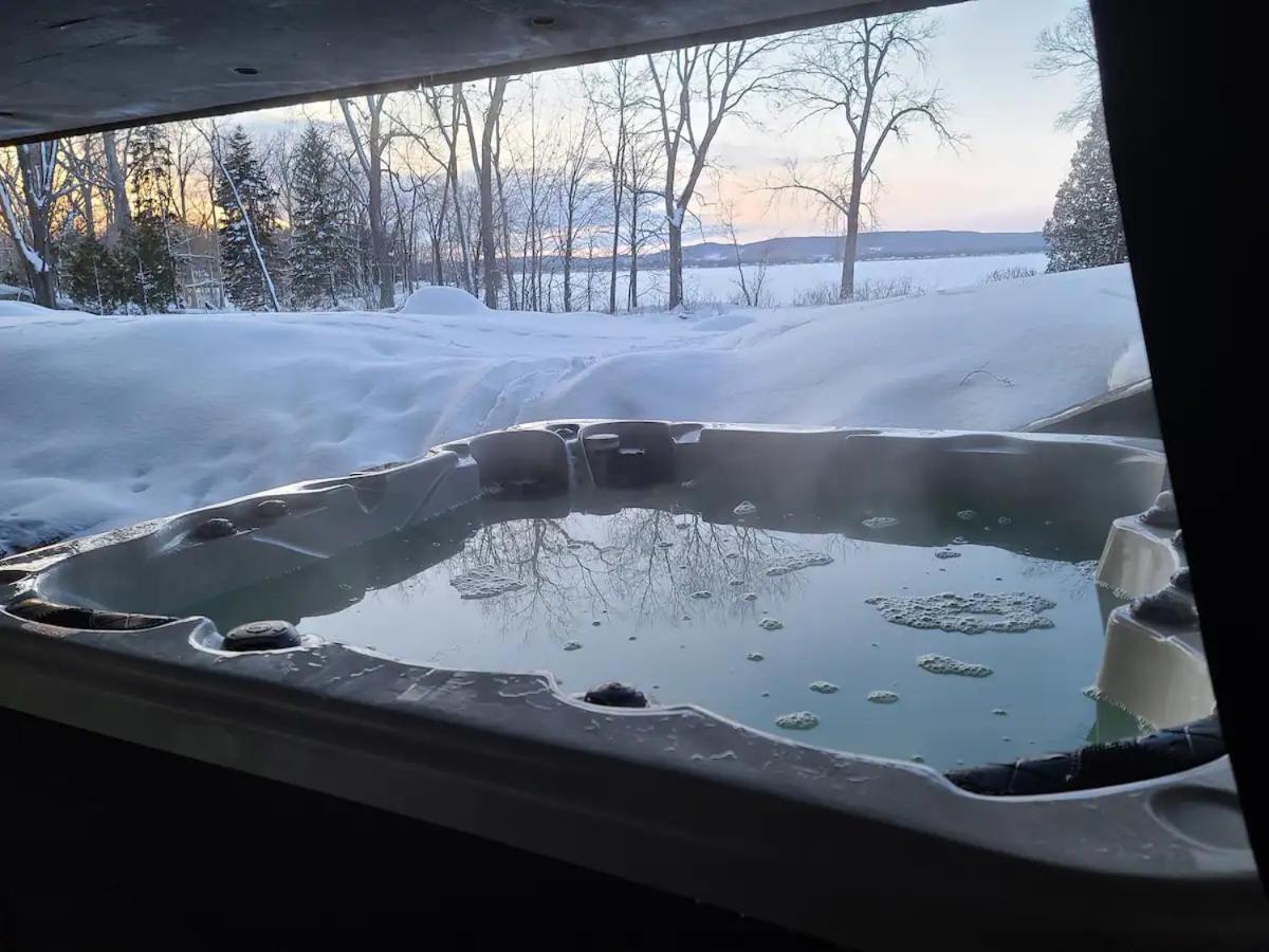 Lakefront Chalet in Montreal