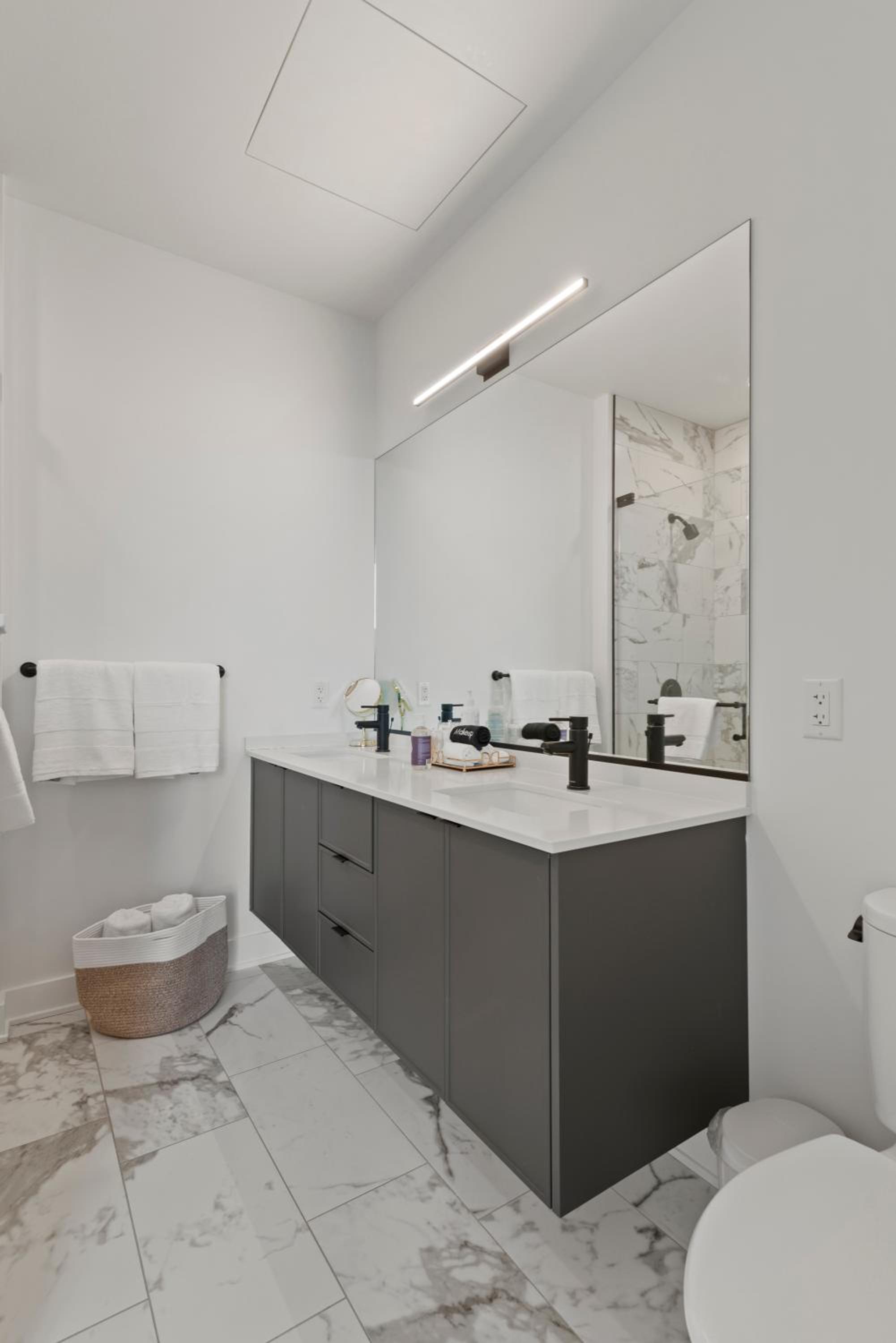 Avra Stylish Apartments Prime West Loop Location Near Union Park