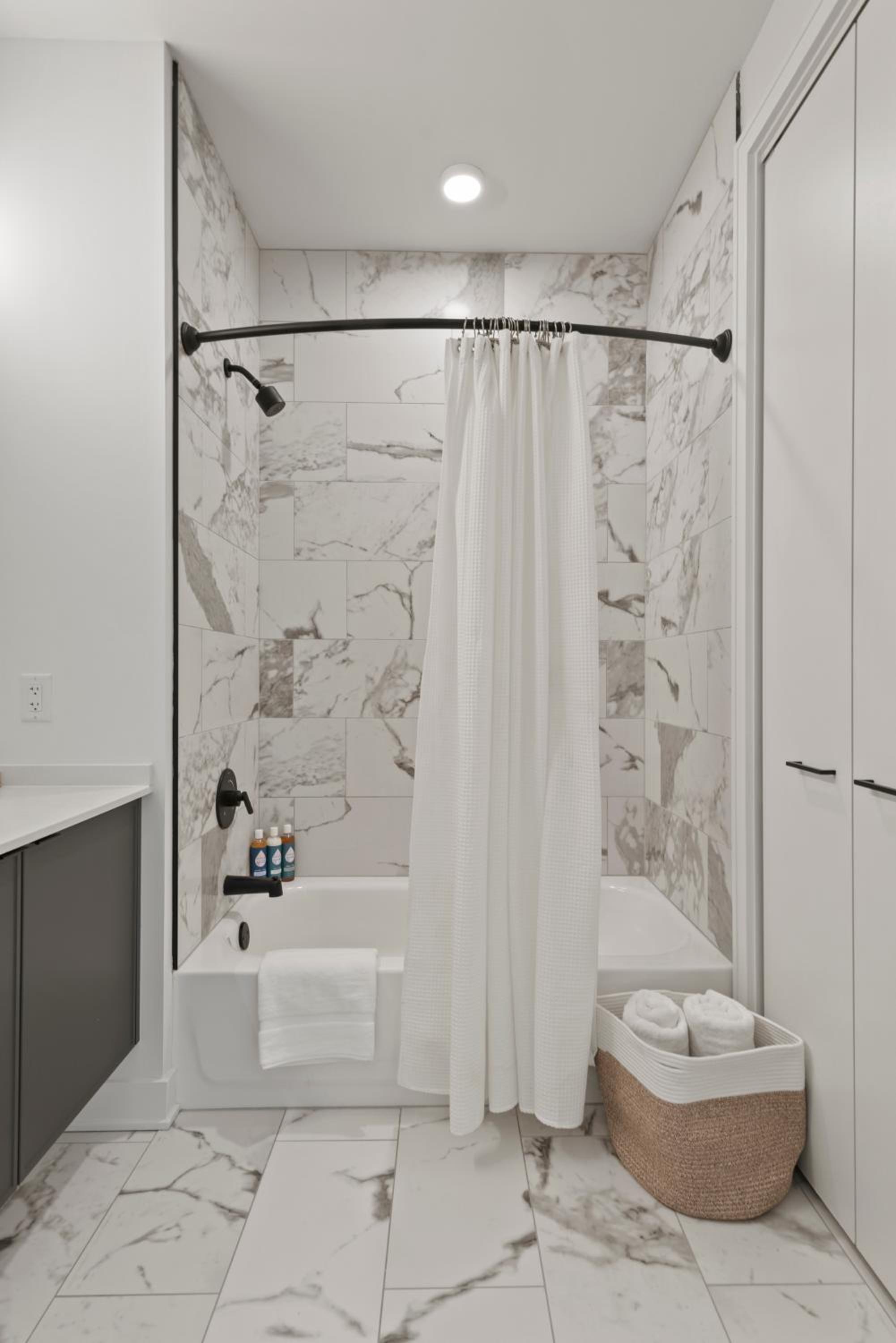 Avra Stylish Apartments Prime West Loop Location Near Union Park