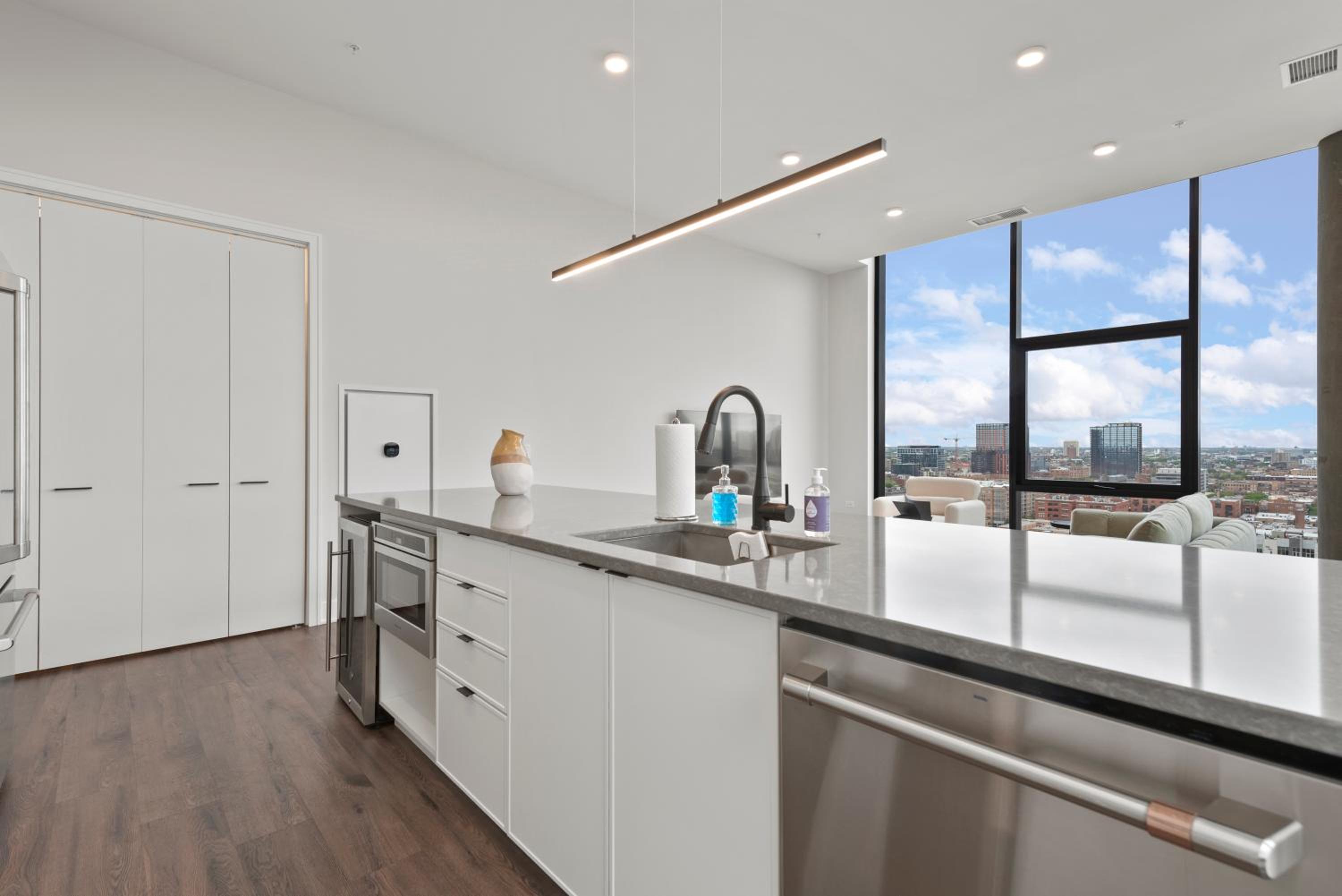 Avra Stylish Apartments Prime West Loop Location Near Union Park