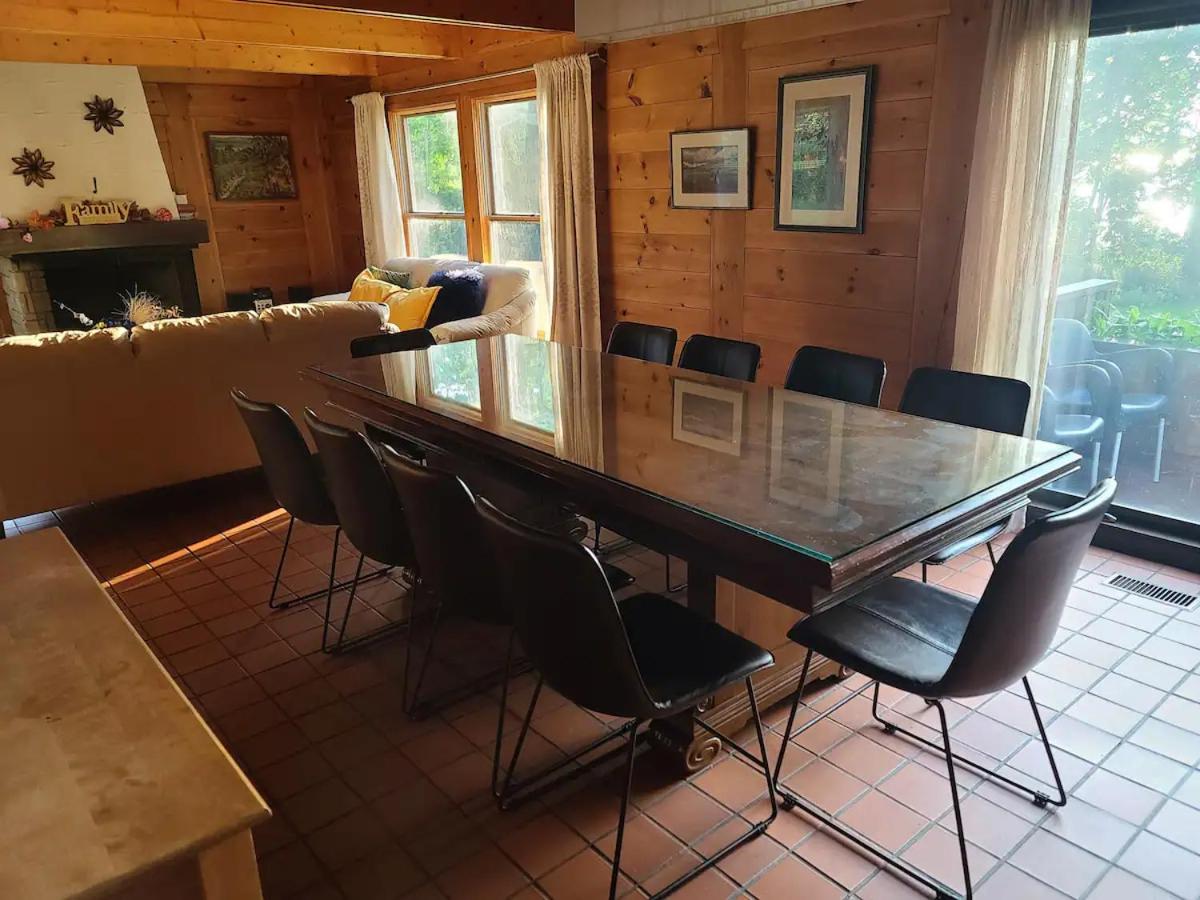 Lakefront Chalet in Montreal
