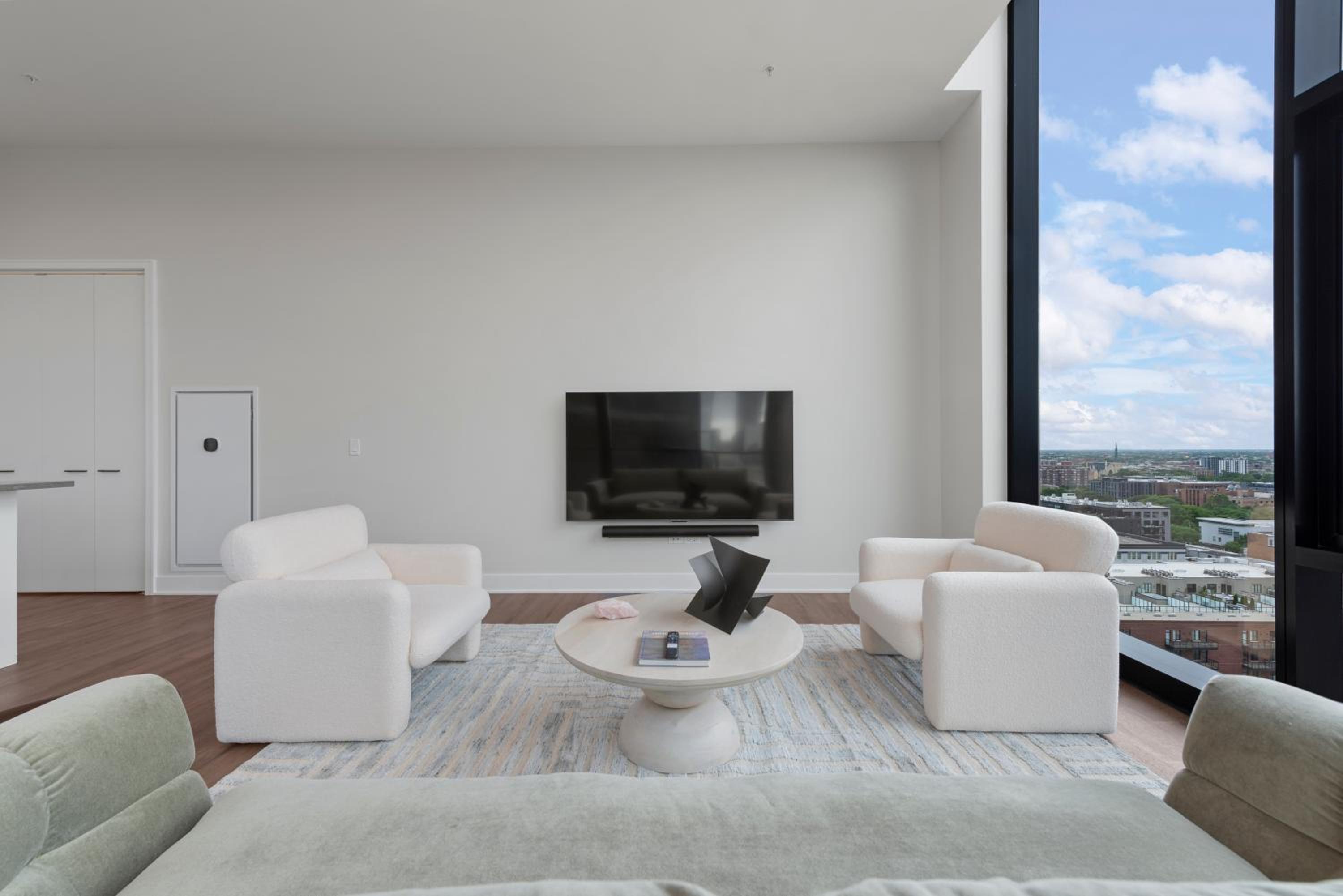 Avra Stylish Apartments Prime West Loop Location Near Union Park