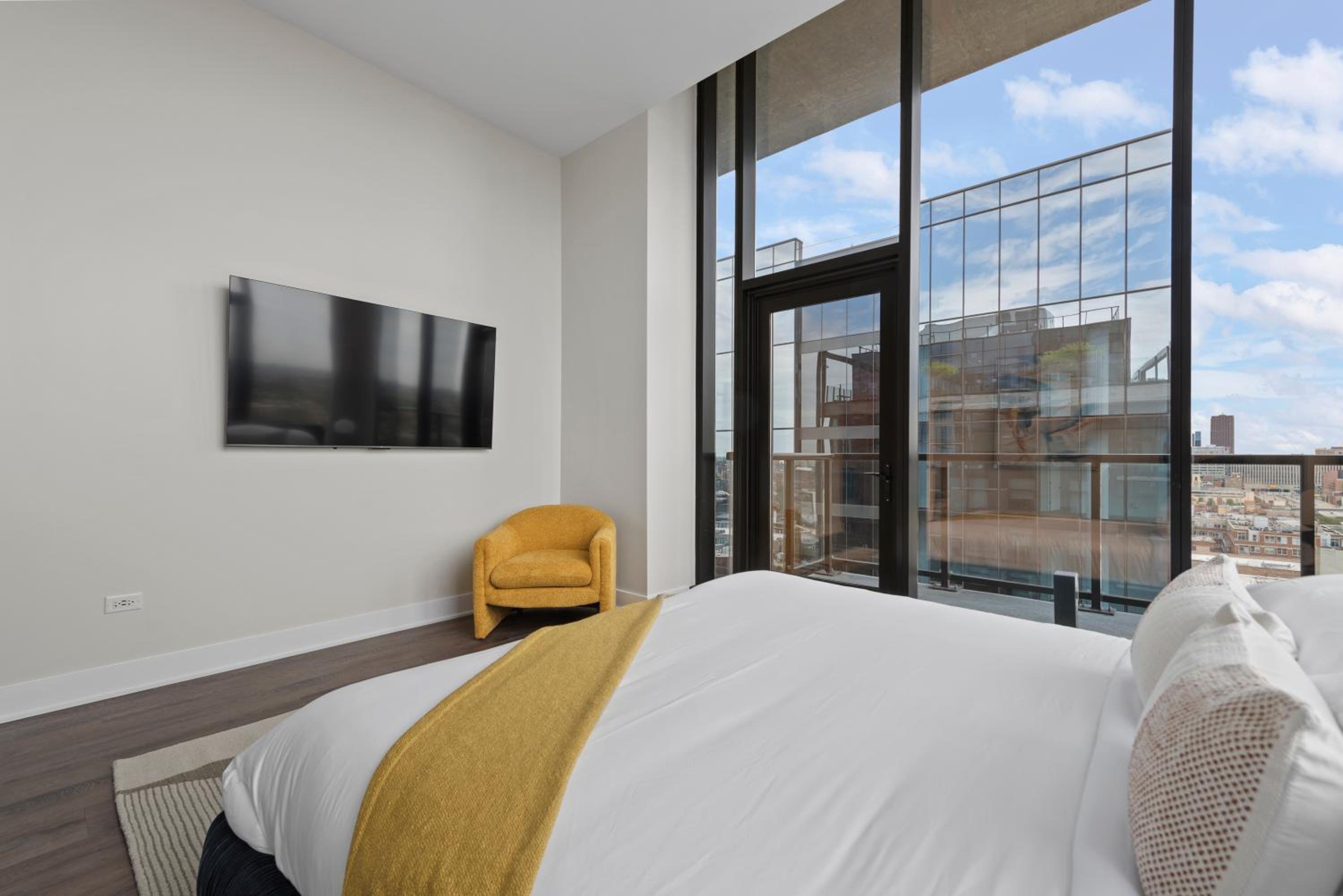 Avra Stylish Apartments Prime West Loop Location Near Union Park