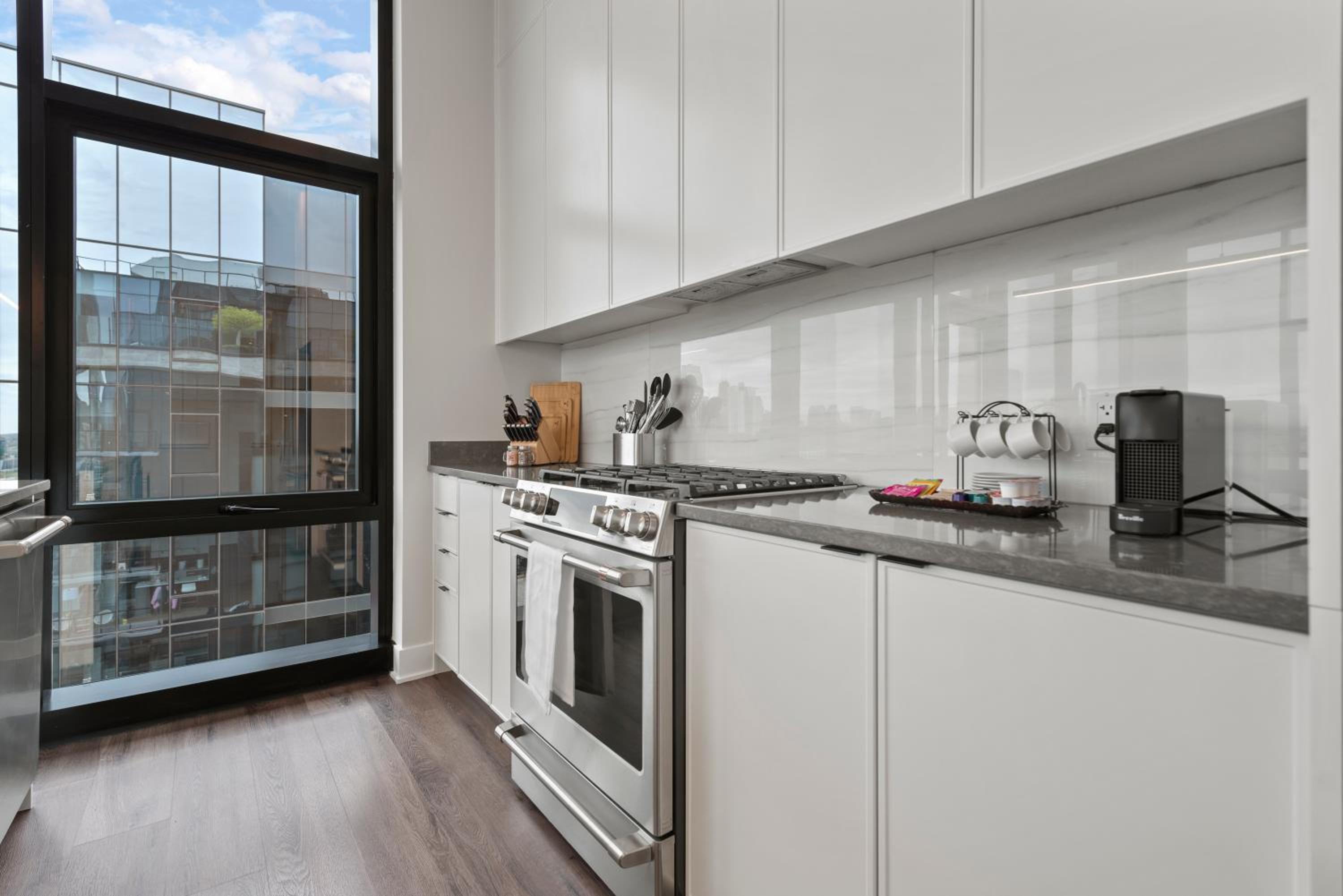 Avra Stylish Apartments Prime West Loop Location Near Union Park