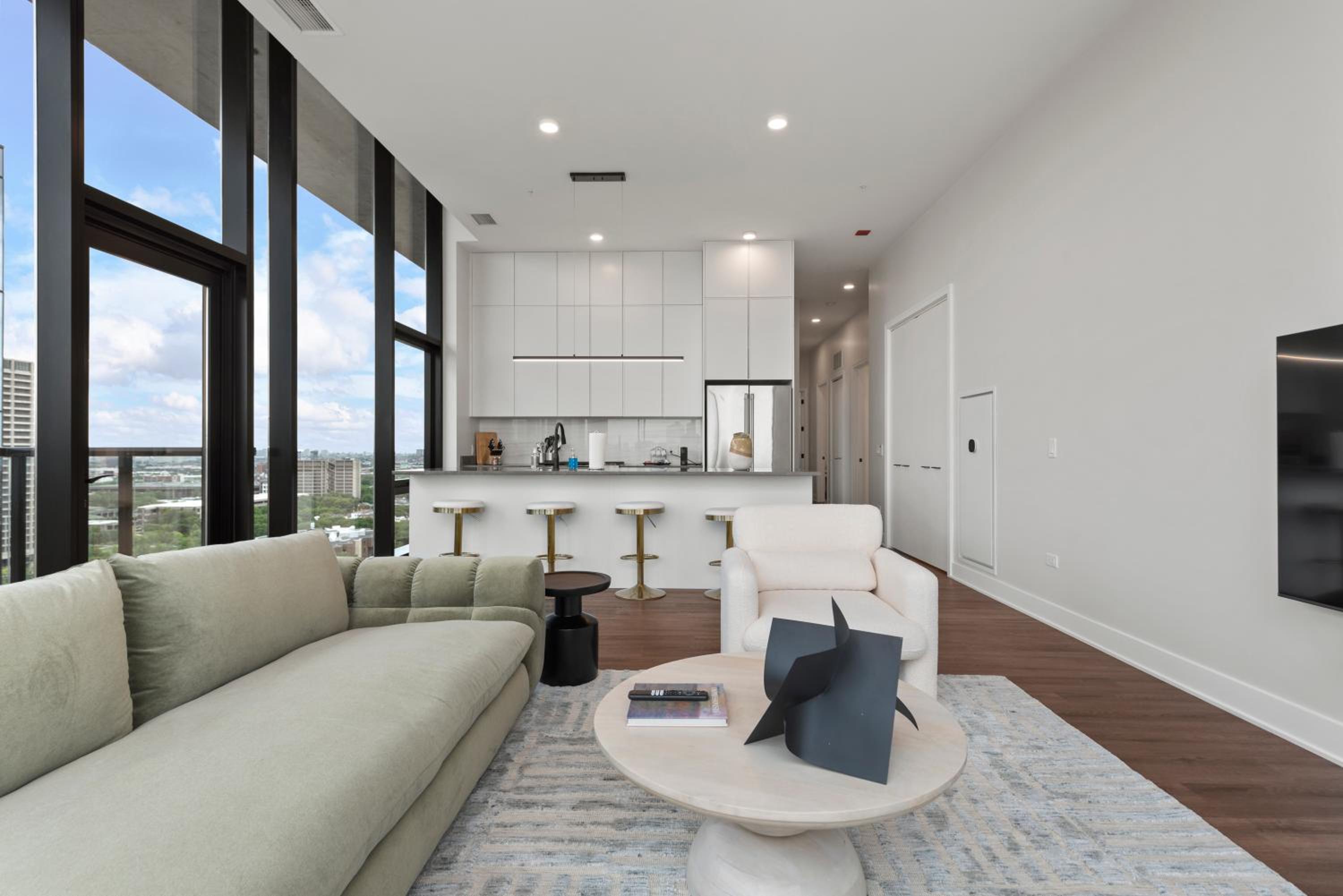 Avra Stylish Apartments Prime West Loop Location Near Union Park