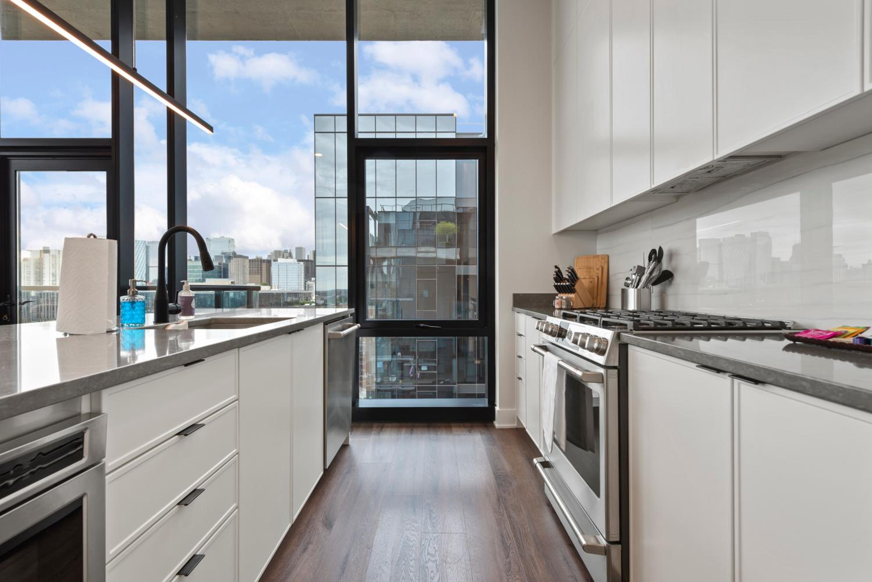 Avra Stylish Apartments Prime West Loop Location Near Union Park