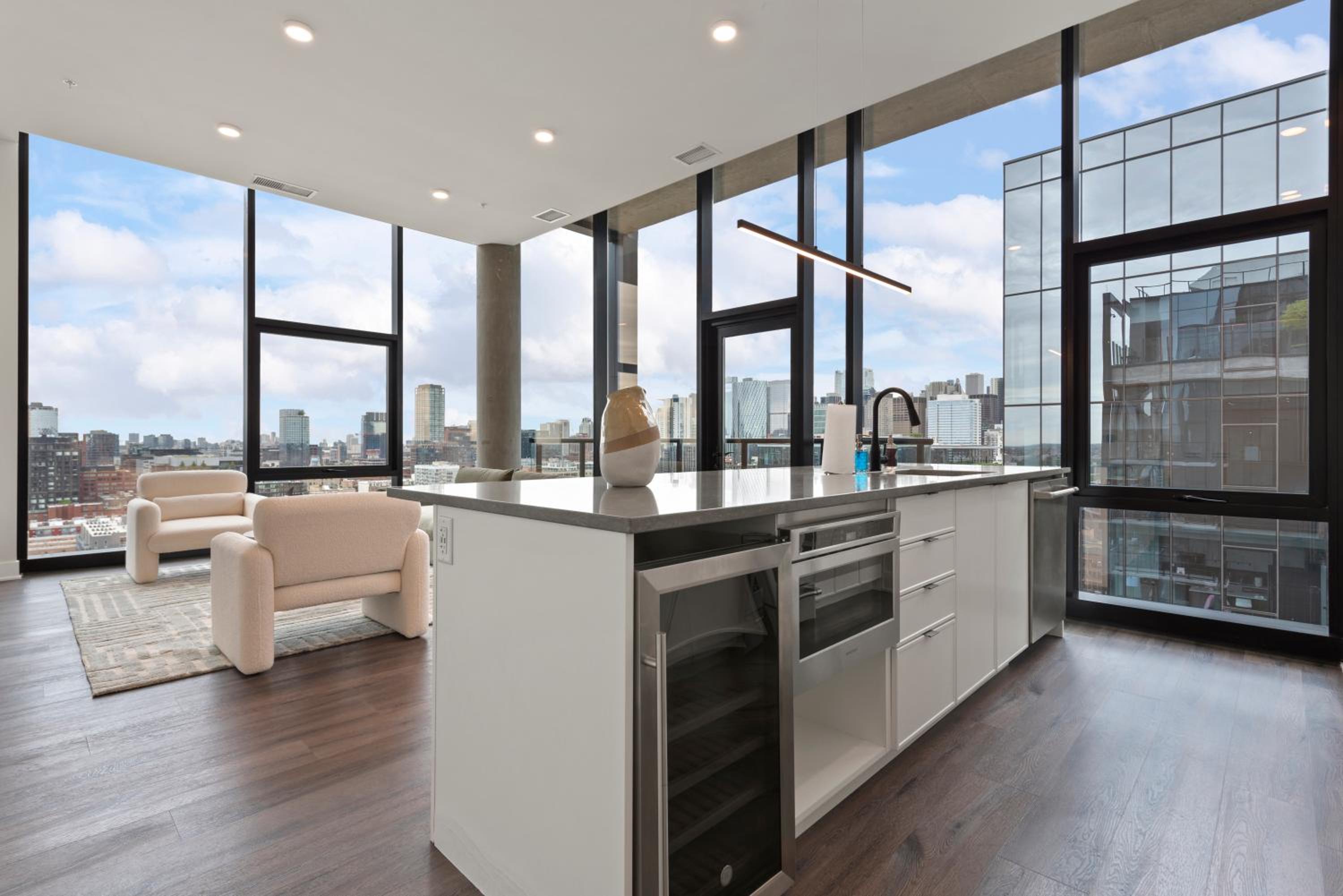 Avra Stylish Apartments Prime West Loop Location Near Union Park