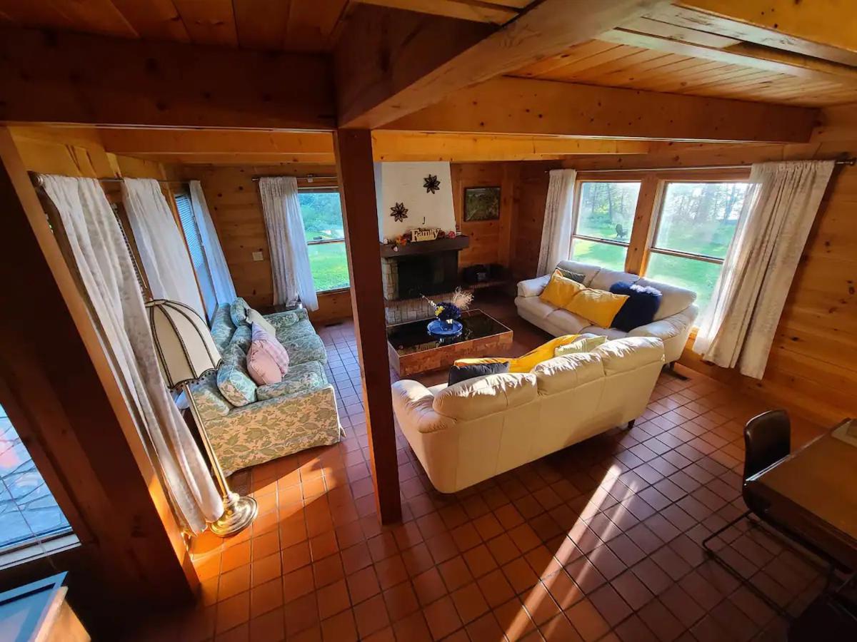 Lakefront Chalet in Montreal