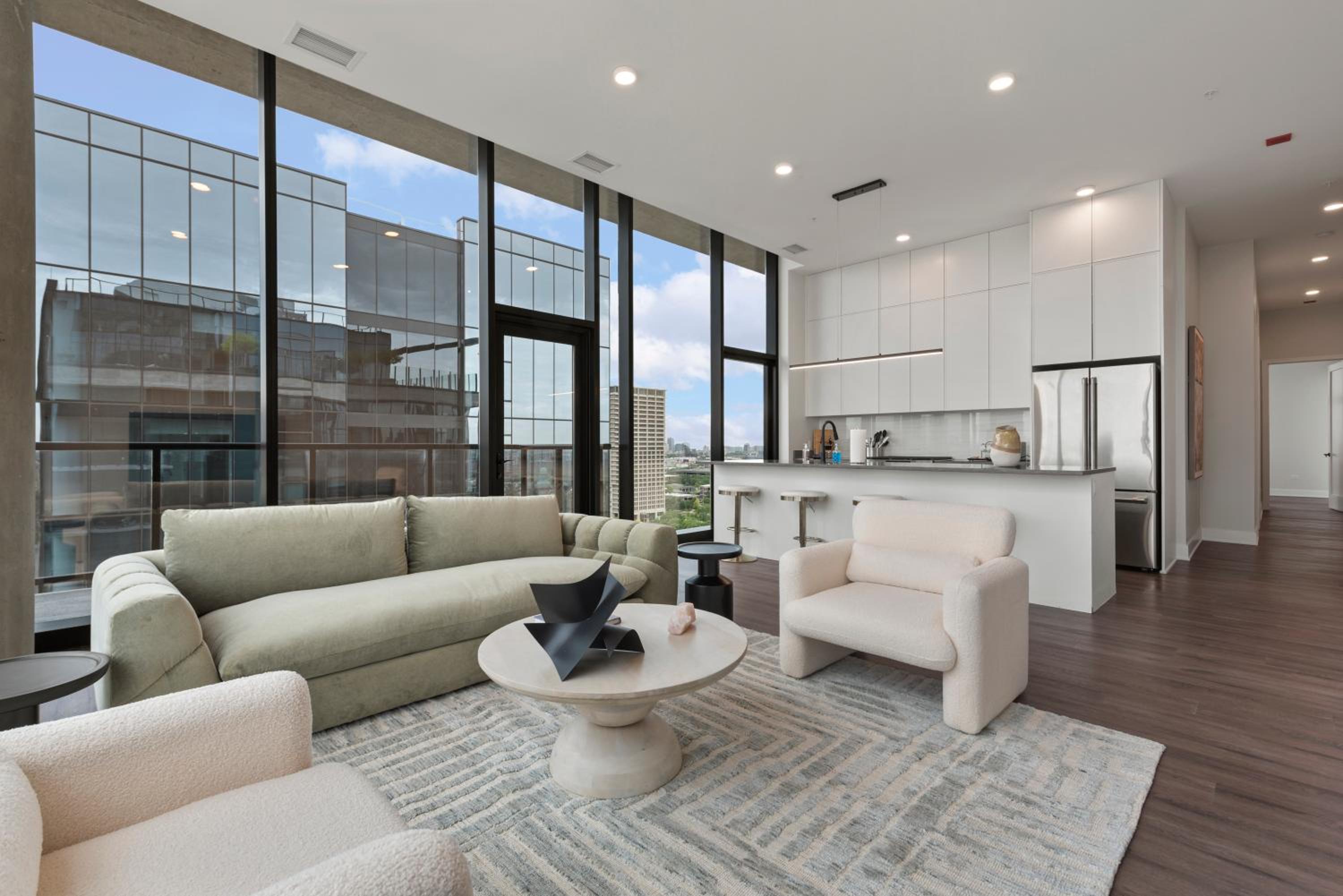 Avra Stylish Apartments Prime West Loop Location Near Union Park