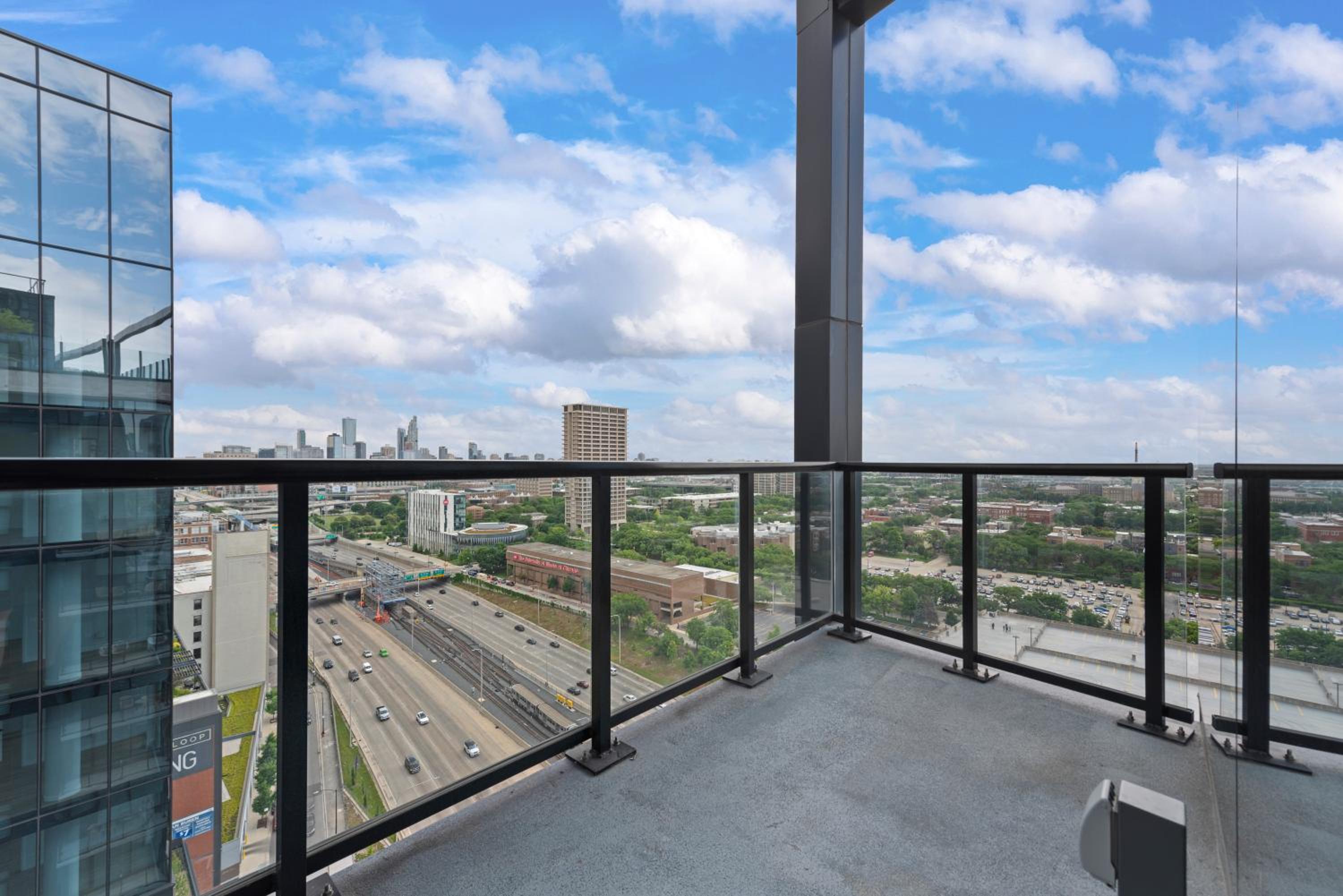 Avra Stylish Apartments Prime West Loop Location Near Union Park