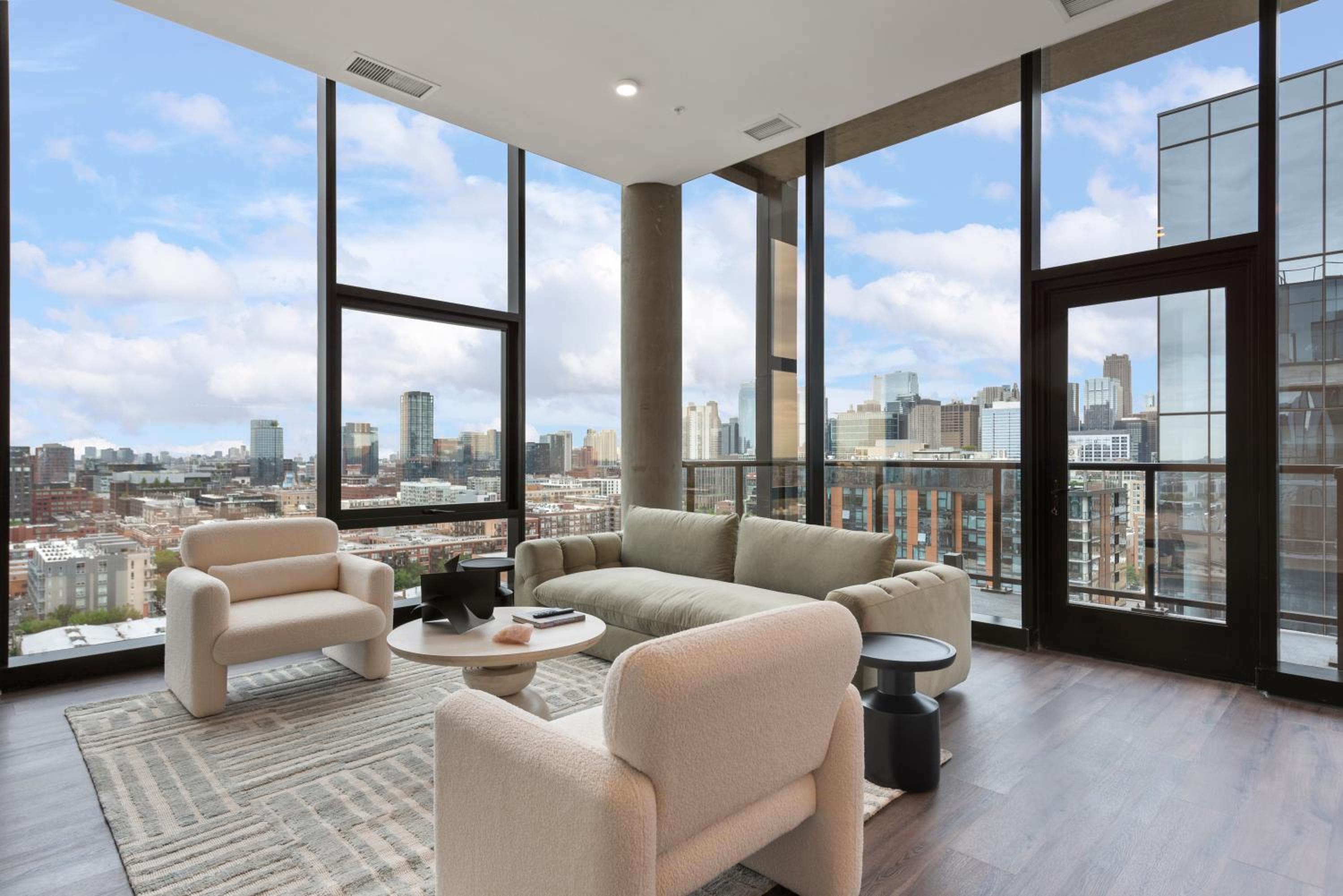 Avra Stylish Apartments Prime West Loop Location Near Union Park