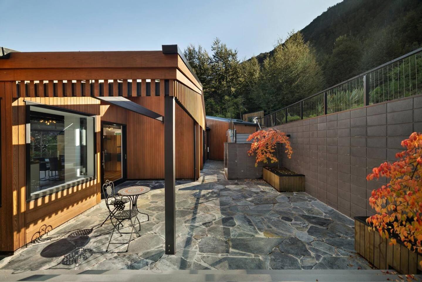 Serene Mountain Oasis Hideaway