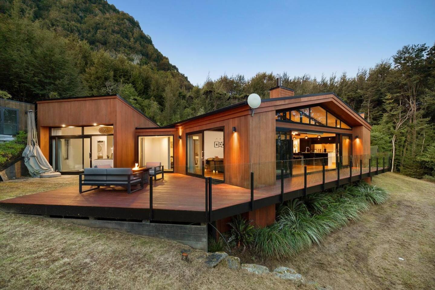 Serene Mountain Oasis Hideaway