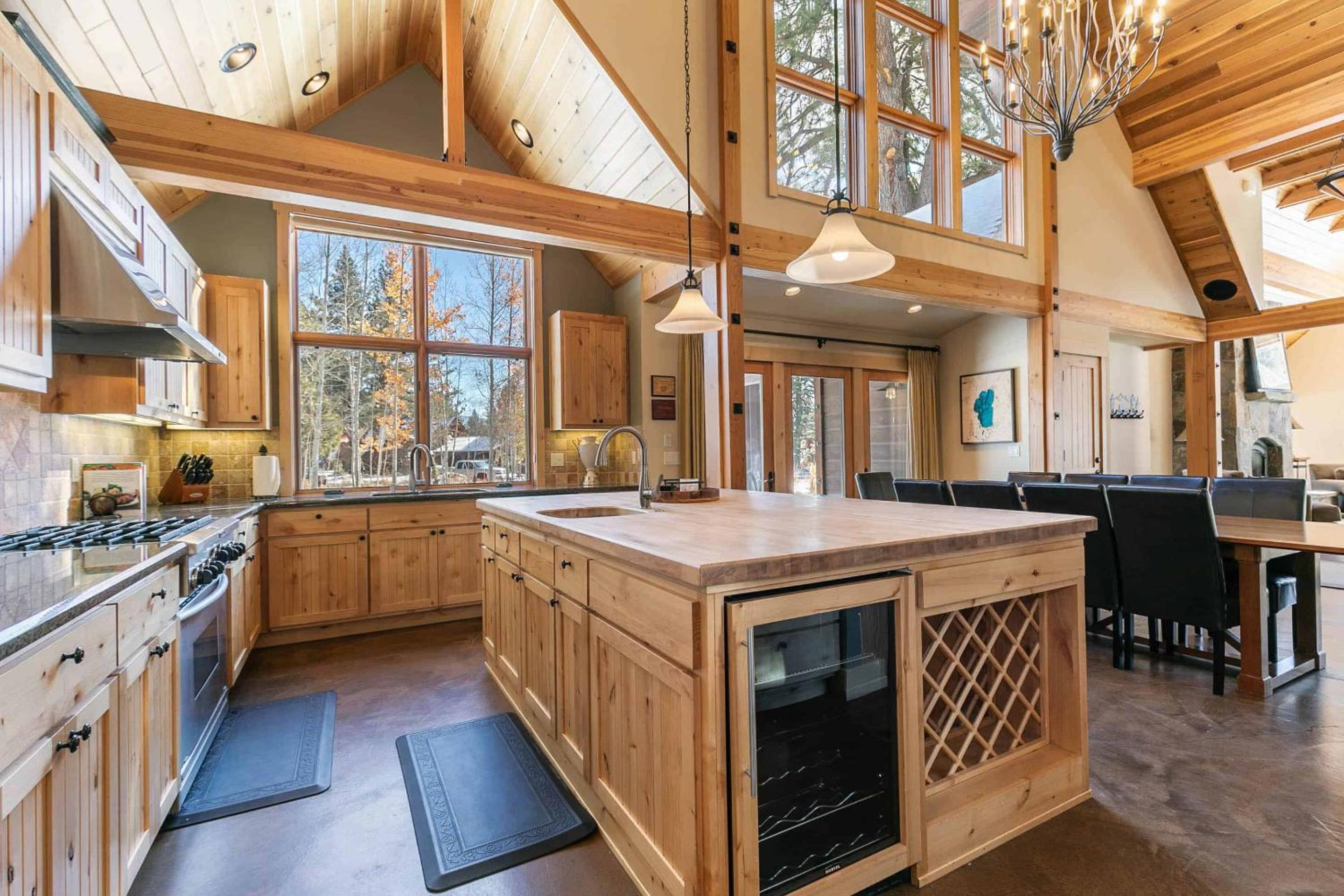Fairway Drive 13466 by East West Hospitality view 4