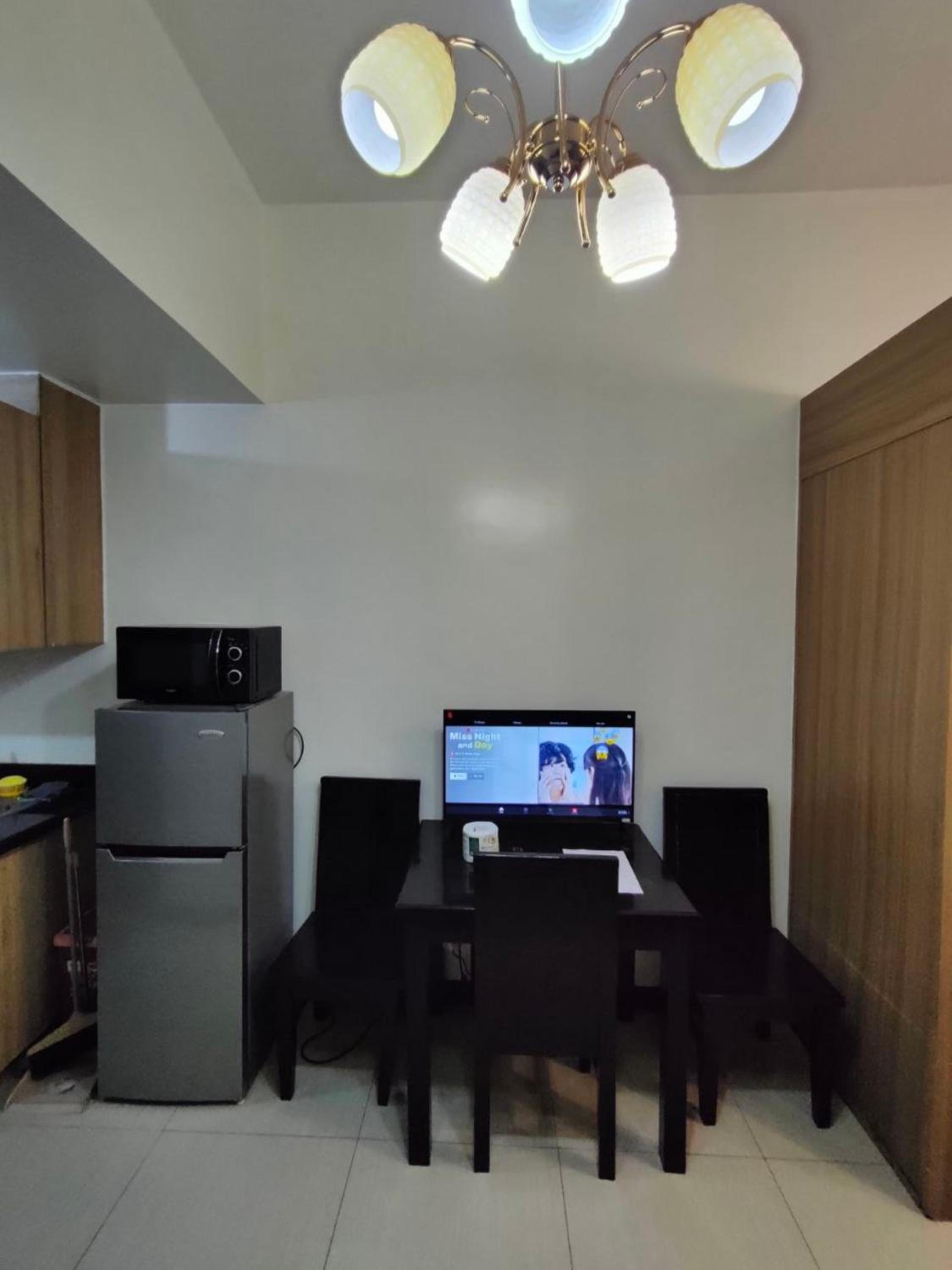 Rosver Hideaway - Close to MOA a 5 minutes walk view 4
