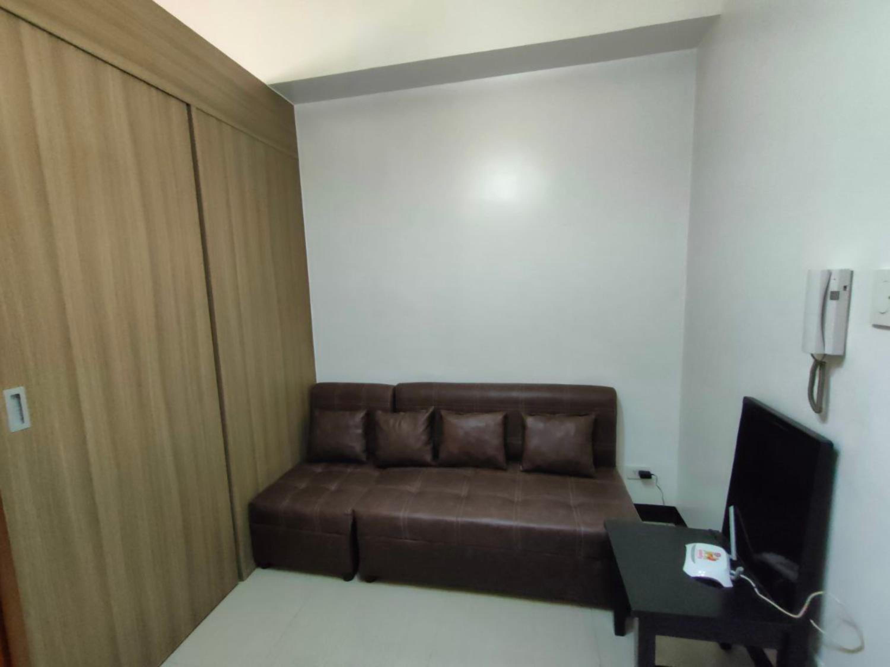 Rosver Hideaway - Close to MOA a 5 minutes walk view 5