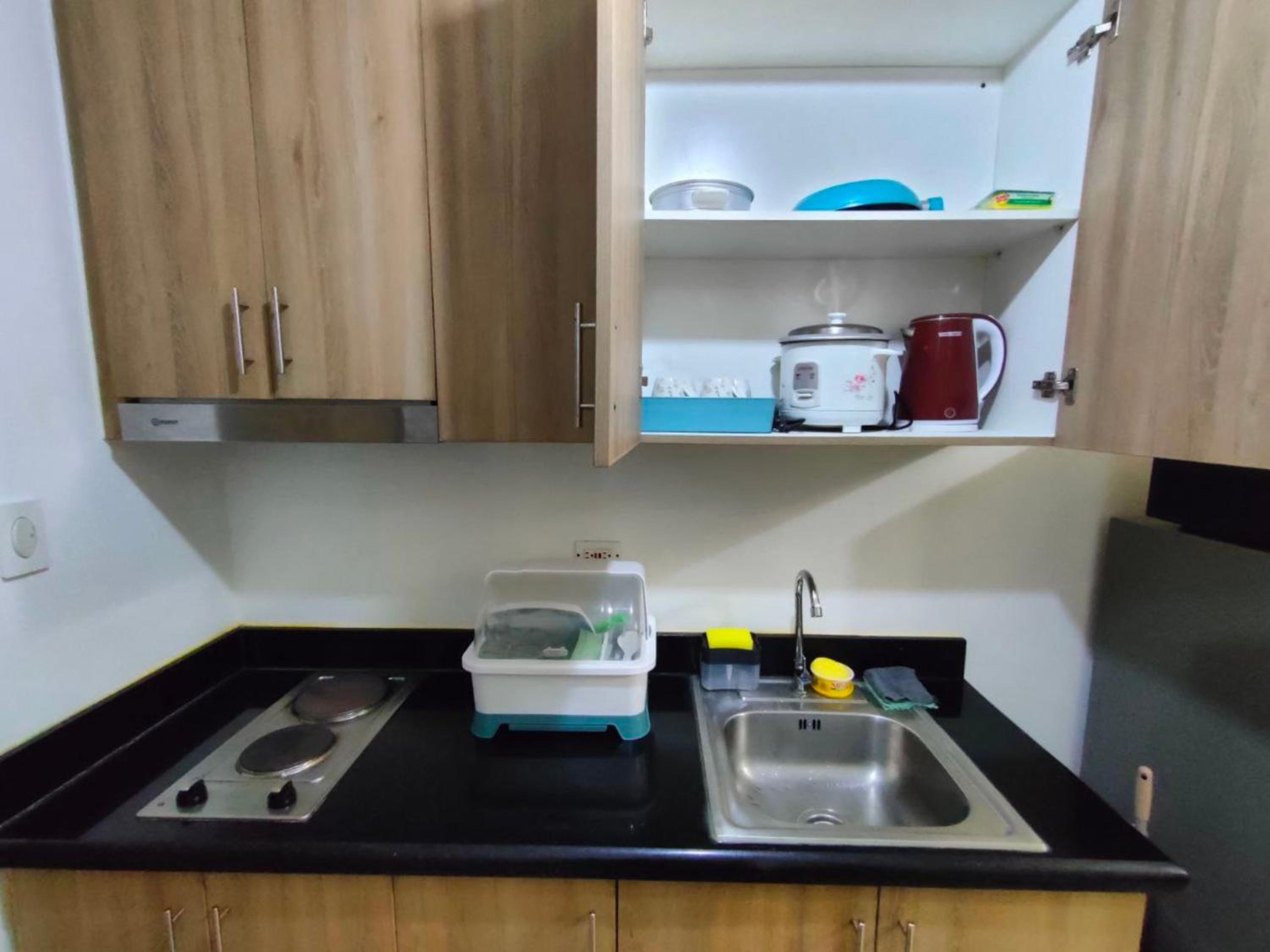 Rosver Hideaway - Close to MOA a 5 minutes walk view 3
