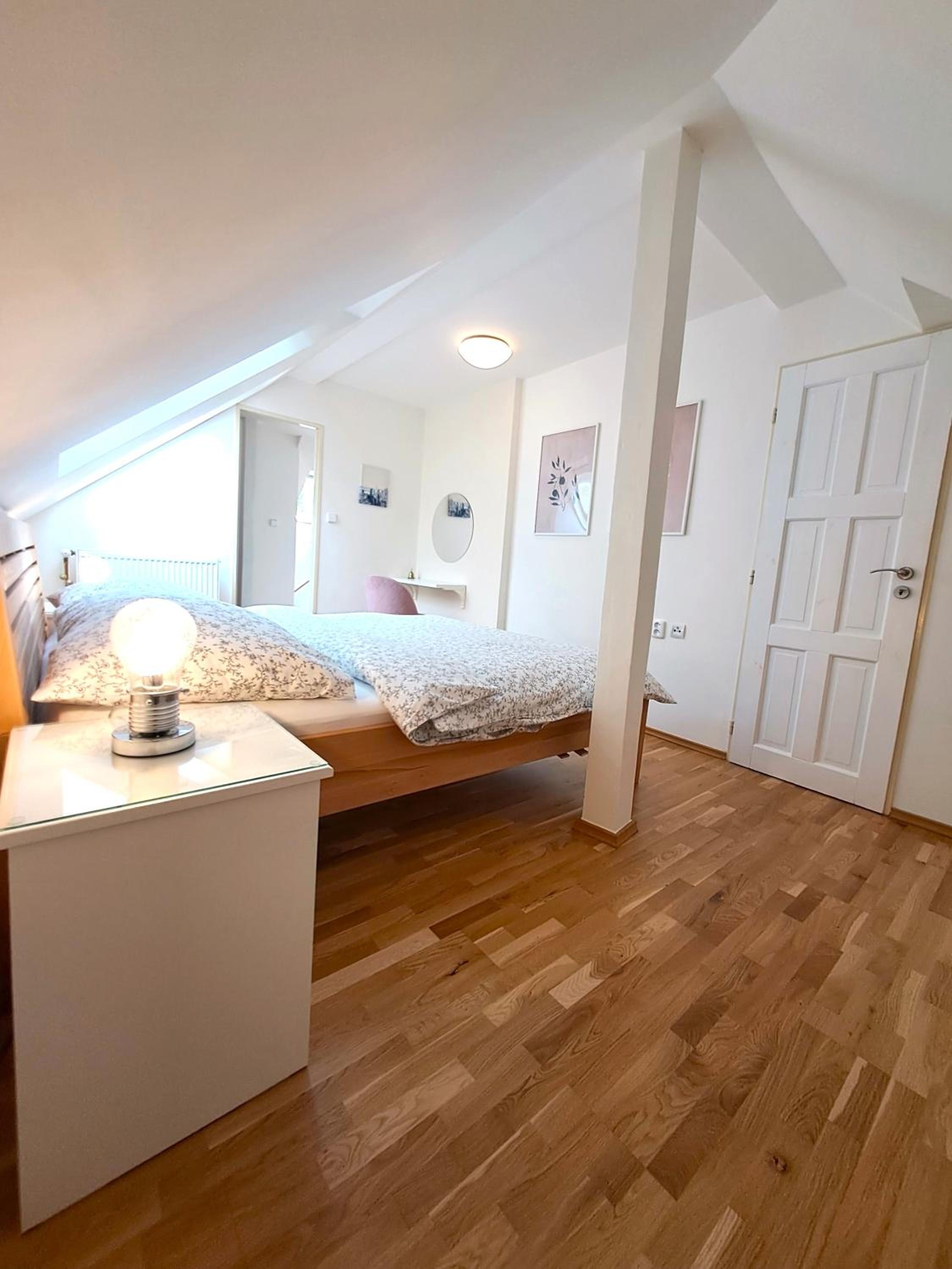 Apartmánový dům se zahradou v klidné části Prahy