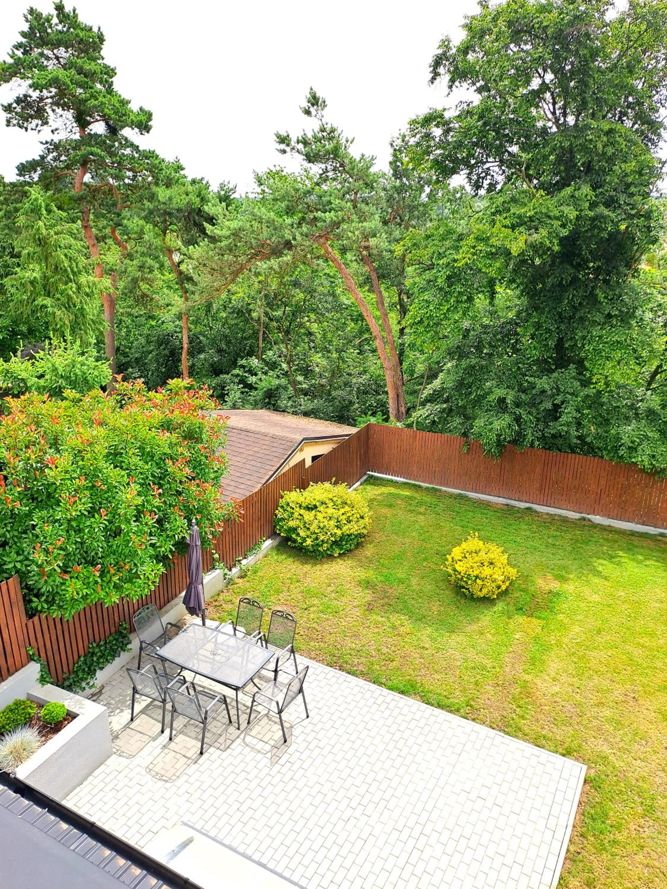 Apartmánový dům se zahradou v klidné části Prahy