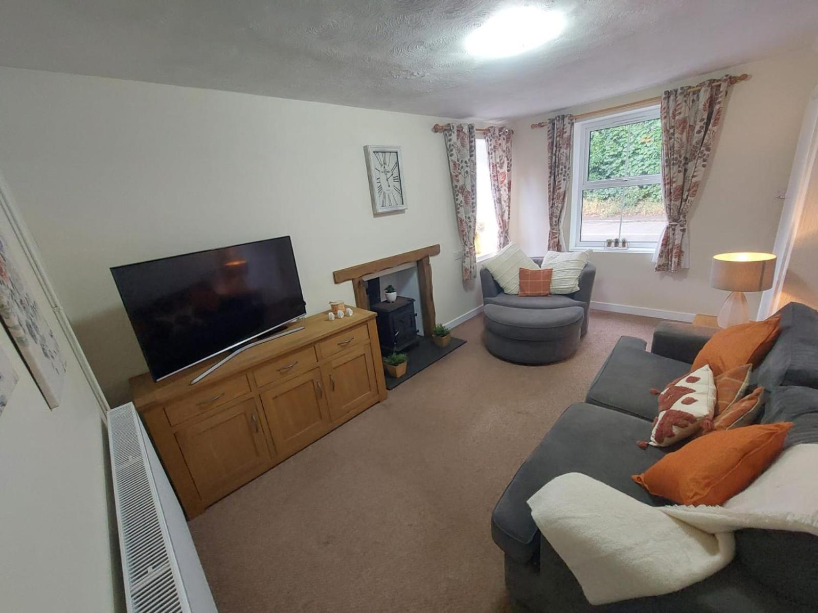 Synod Farm Cottage, 5 Person Hot Tub, Pets Welcome