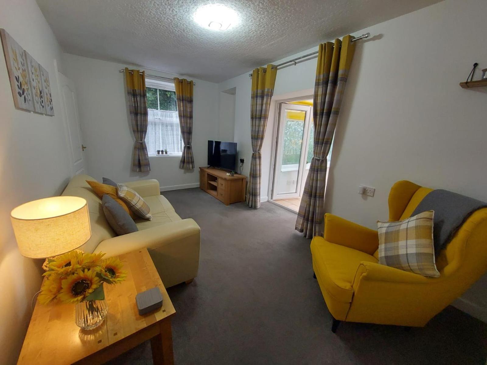 Synod Farm Cottage, 5 Person Hot Tub, Pets Welcome