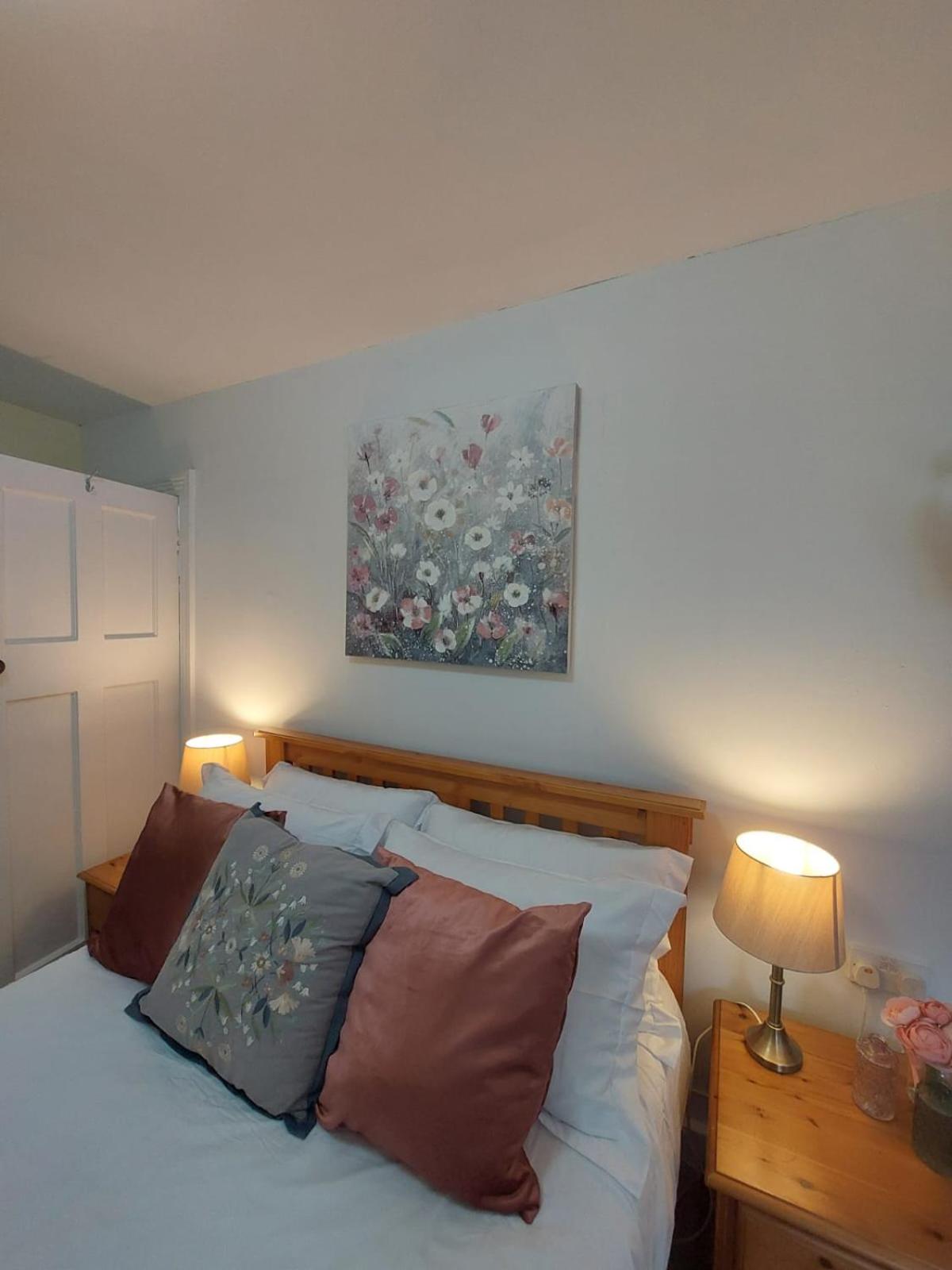 Synod Farm Cottage, 5 Person Hot Tub, Pets Welcome