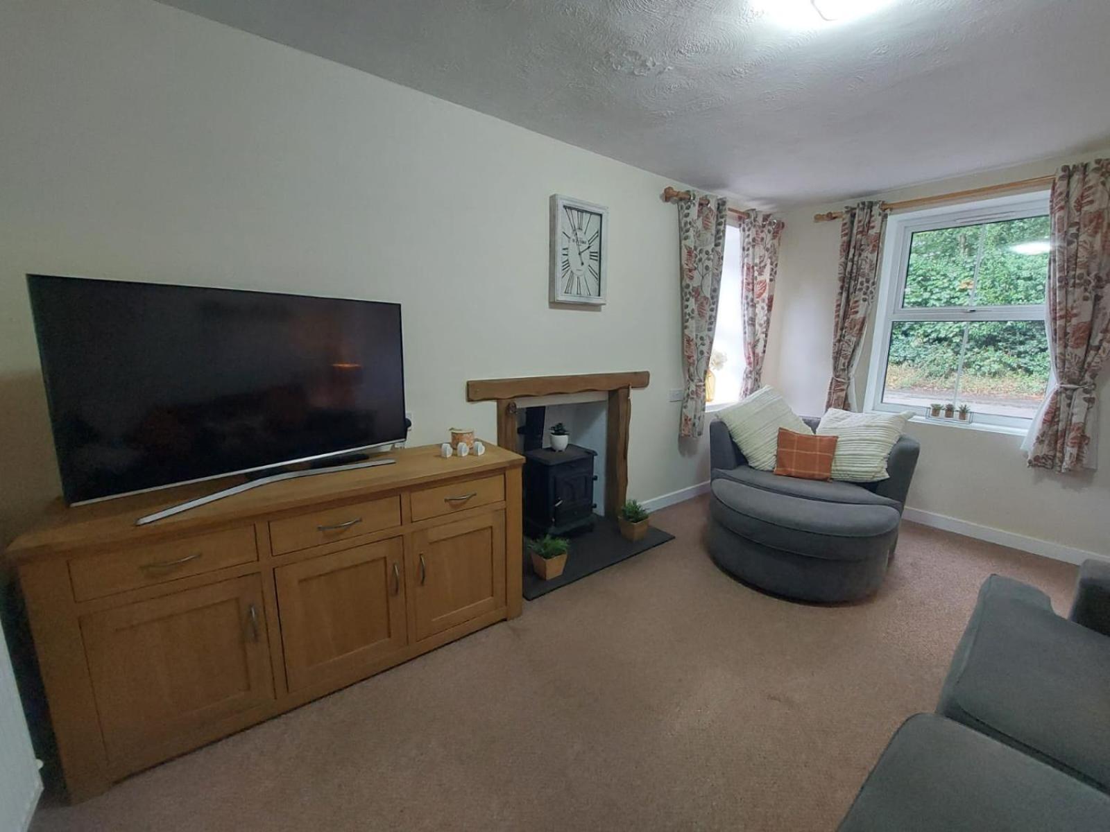 Synod Farm Cottage, 5 Person Hot Tub, Pets Welcome