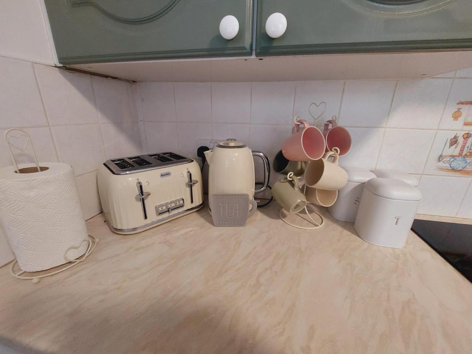 Synod Farm Cottage, 5 Person Hot Tub, Pets Welcome