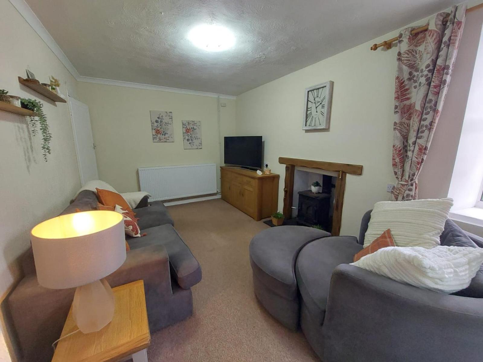 Synod Farm Cottage, 5 Person Hot Tub, Pets Welcome