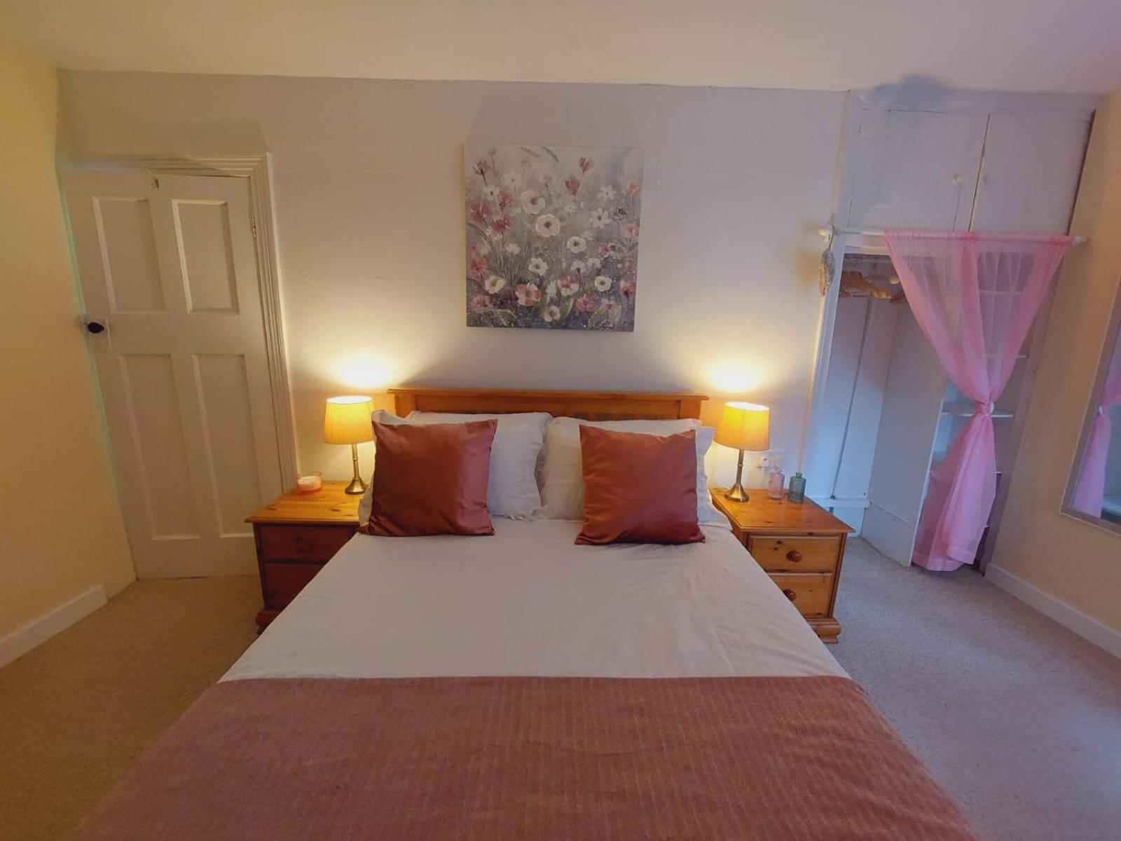 Synod Farm Cottage, 5 Person Hot Tub, Pets Welcome