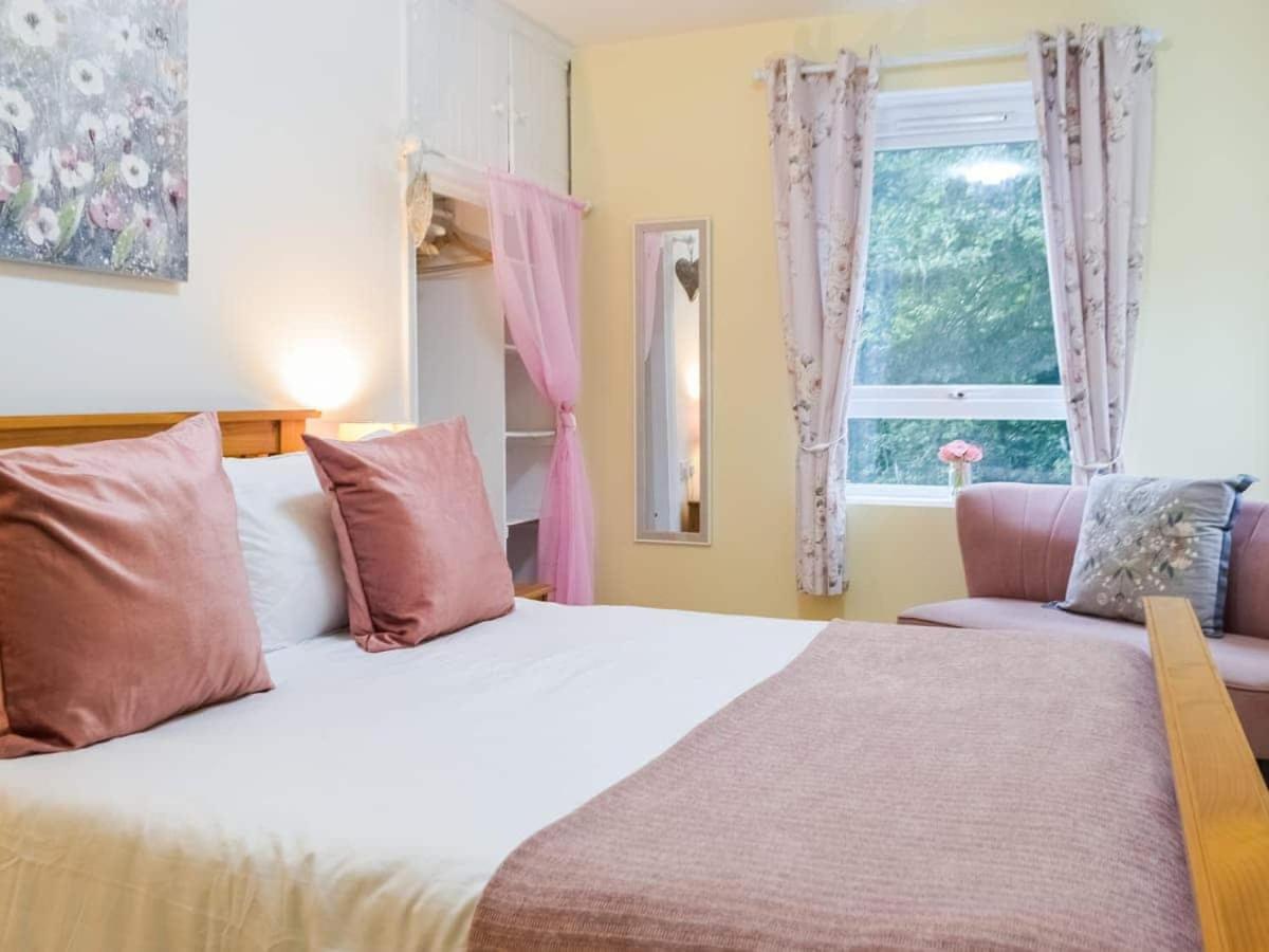 Synod Farm Cottage, 5 Person Hot Tub, Pets Welcome