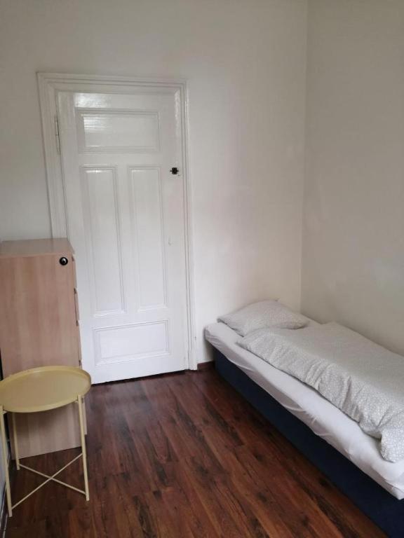 Cozy rooms, 10 min by walk to the Center