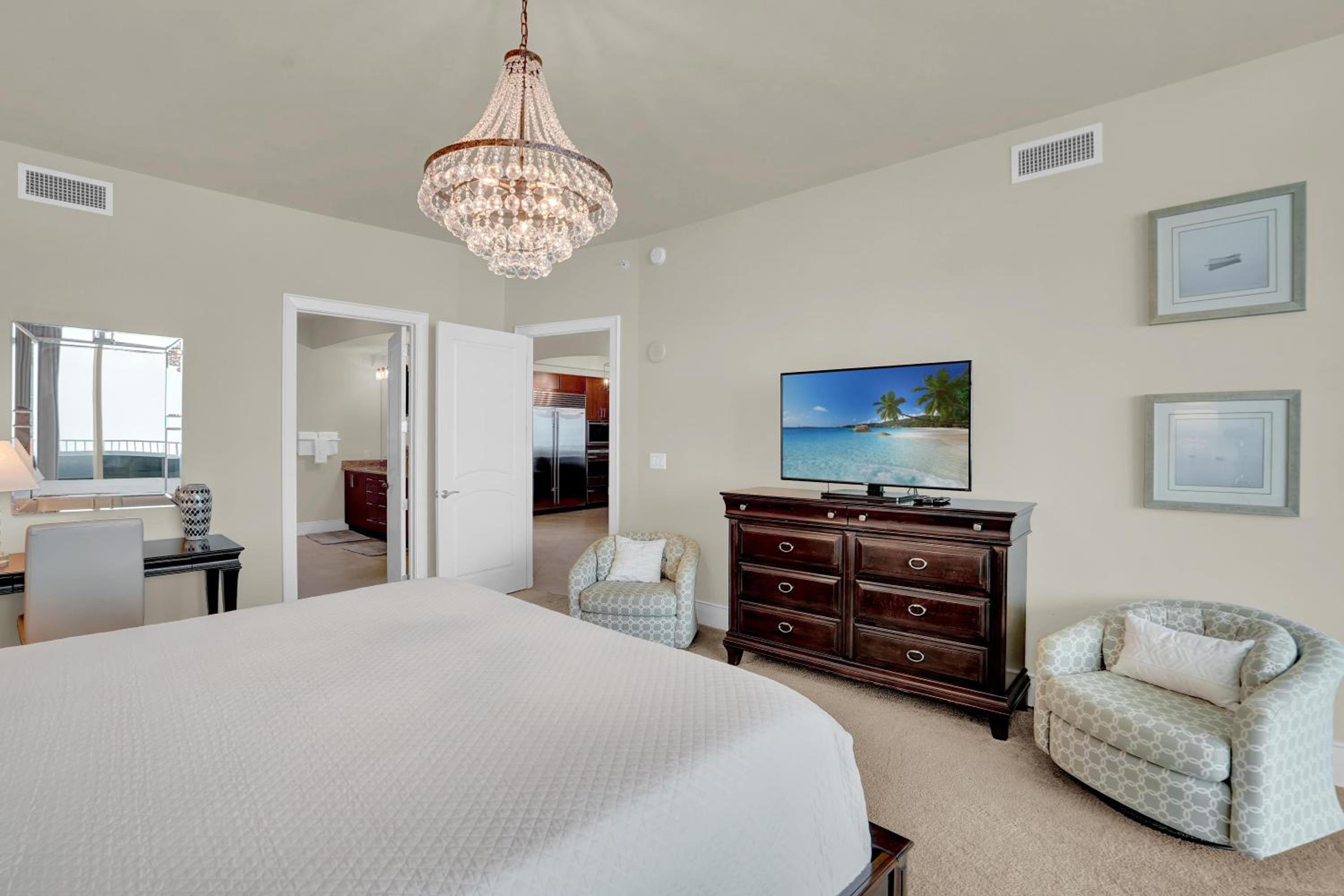 Turquoise Place 1807C view 5